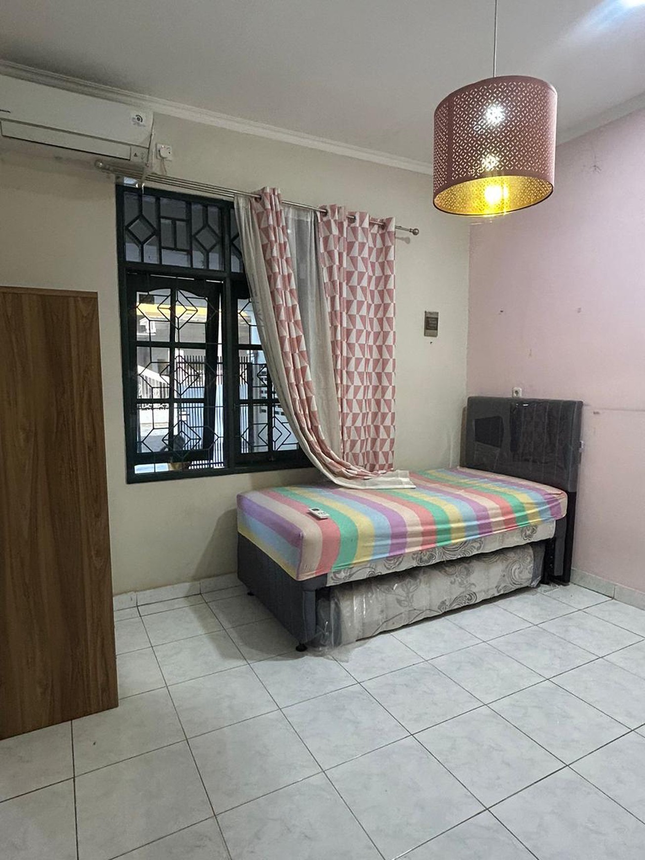 Dijual cepat rumah dekat stasiun MRT cocok untuk hunian atau kos-kosan