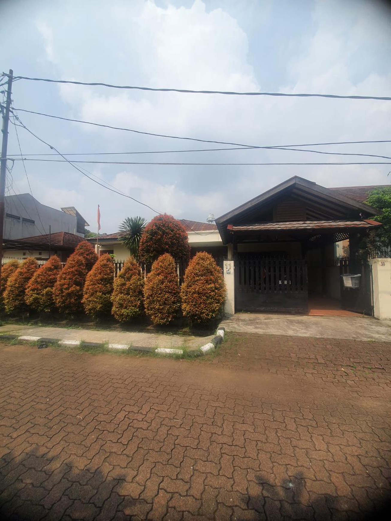 Dijual cepat rumah dibawah harga pasar di lebak lestari