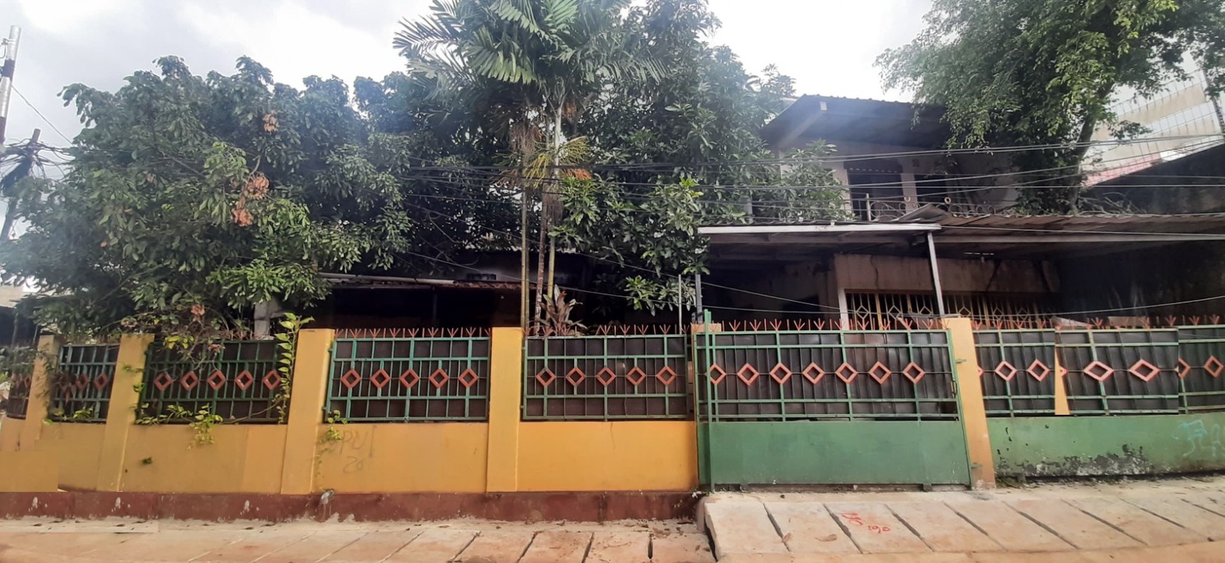 Rumah Luas 3 Lantai Nempel Kampus Trisakti & Gate Tol Area Bintaro