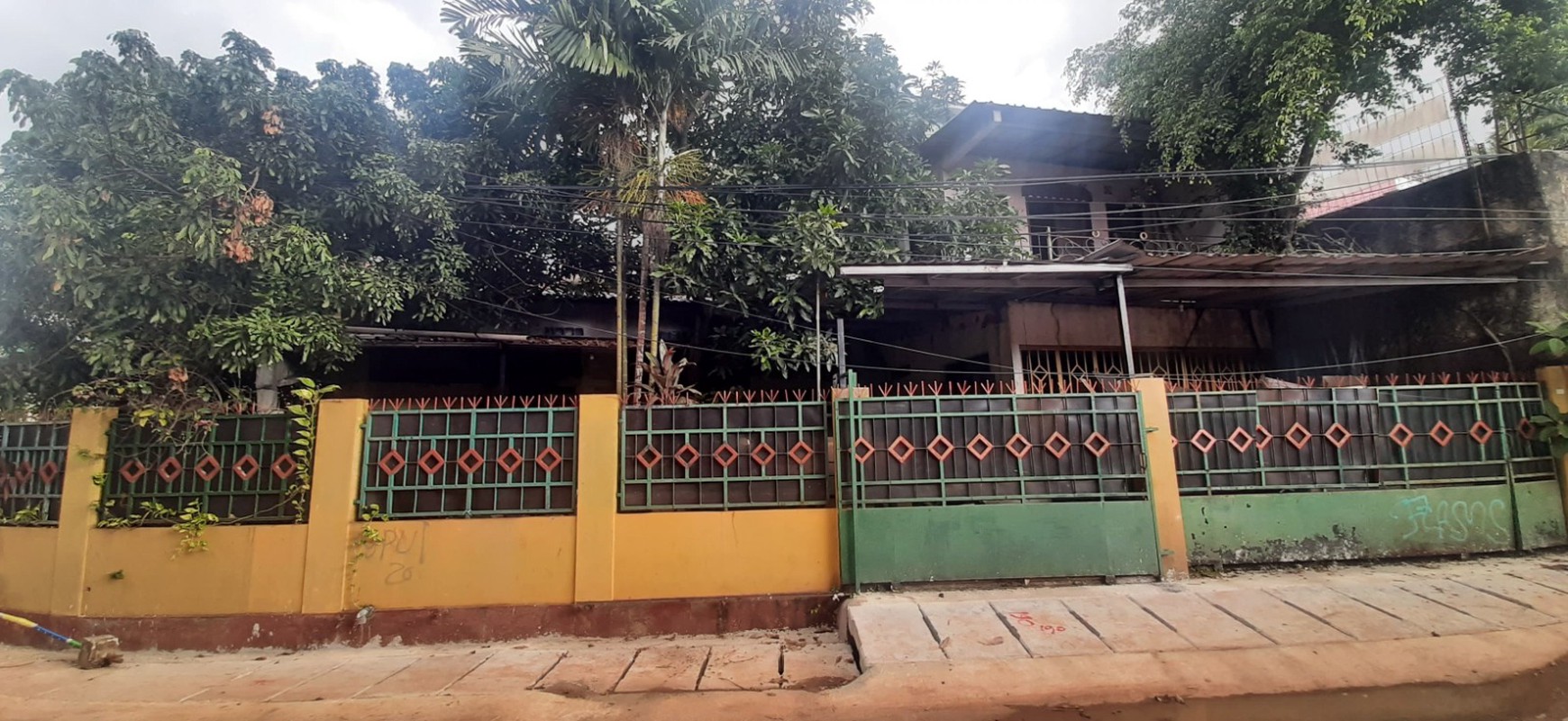 Rumah Luas 3 Lantai Nempel Kampus Trisakti & Gate Tol Area Bintaro