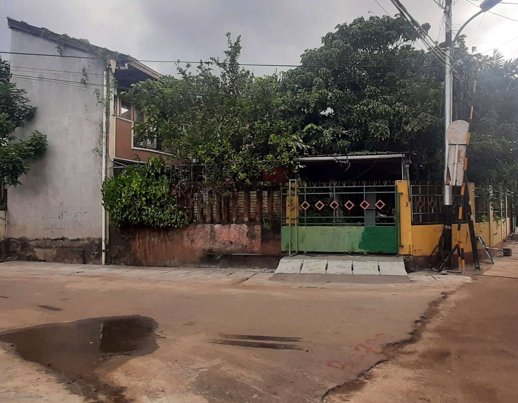 Rumah Luas 3 Lantai Nempel Kampus Trisakti & Gate Tol Area Bintaro