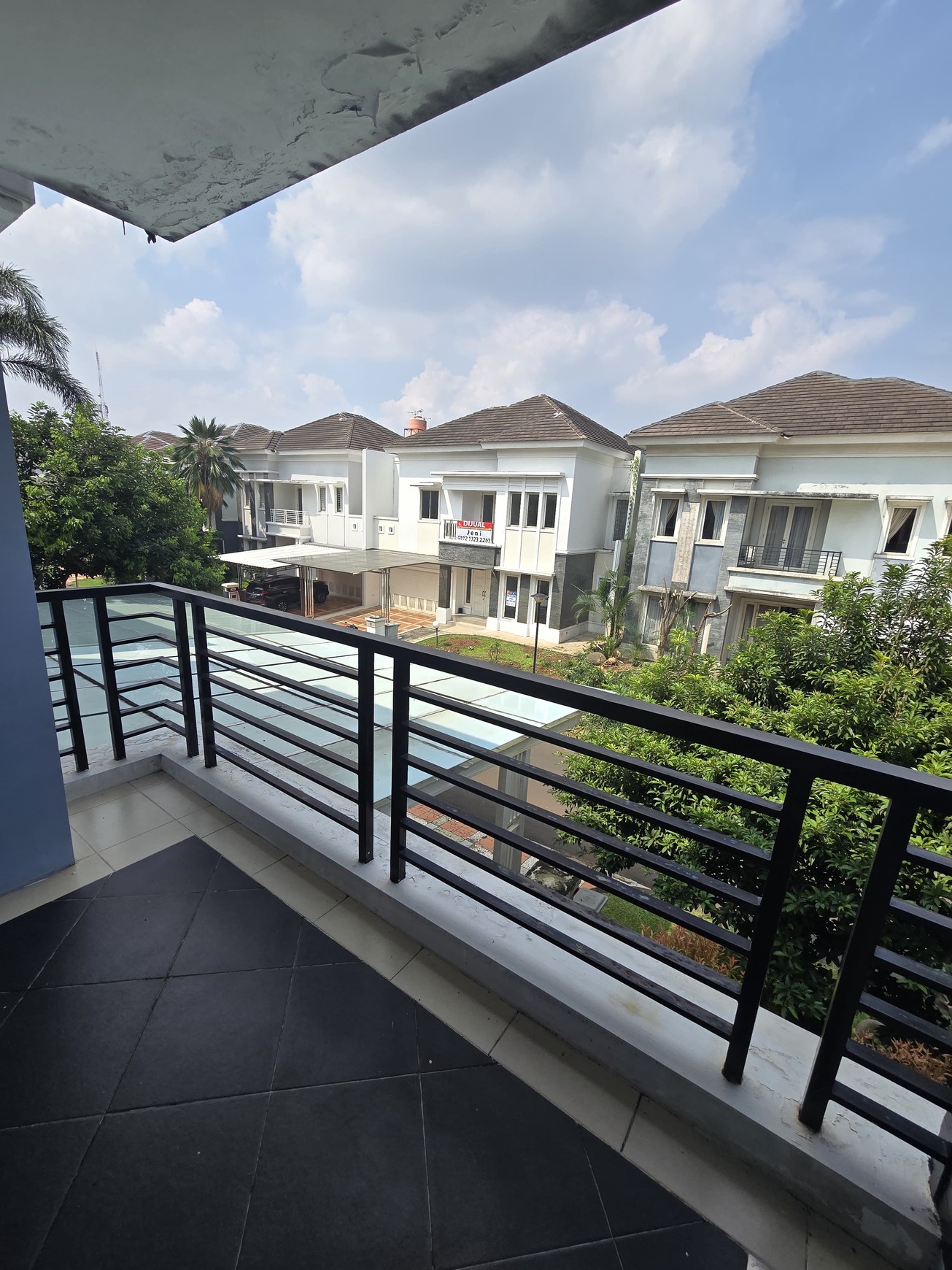 Rumah di PHG Gading serpong hanya Jalan kaki 2 menit ke lapangan Golf