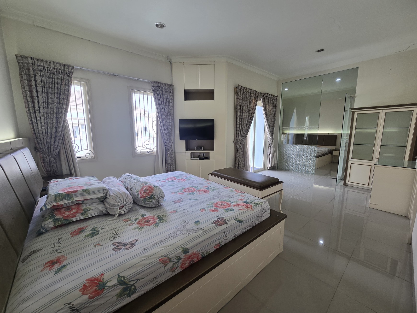 Rumah di PHG Gading serpong hanya Jalan kaki 2 menit ke lapangan Golf