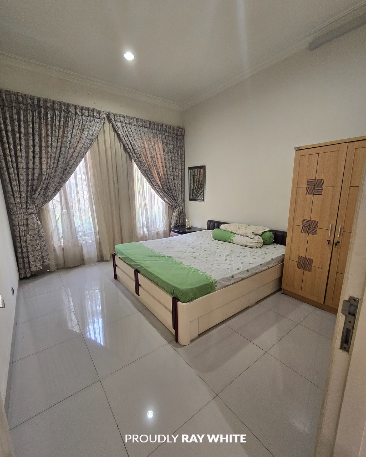 Rumah di PHG Gading serpong hanya Jalan kaki 2 menit ke lapangan Golf