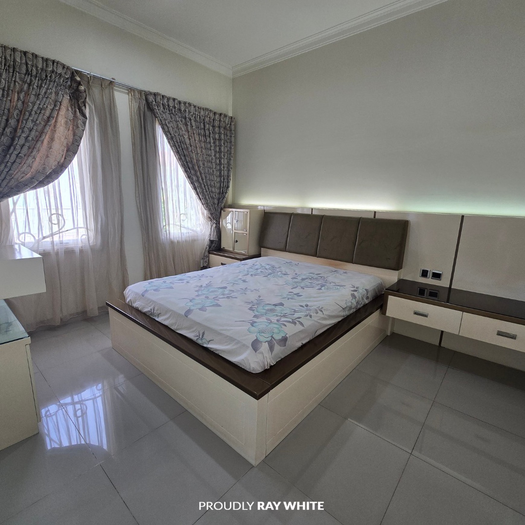 Rumah di PHG Gading serpong hanya Jalan kaki 2 menit ke lapangan Golf