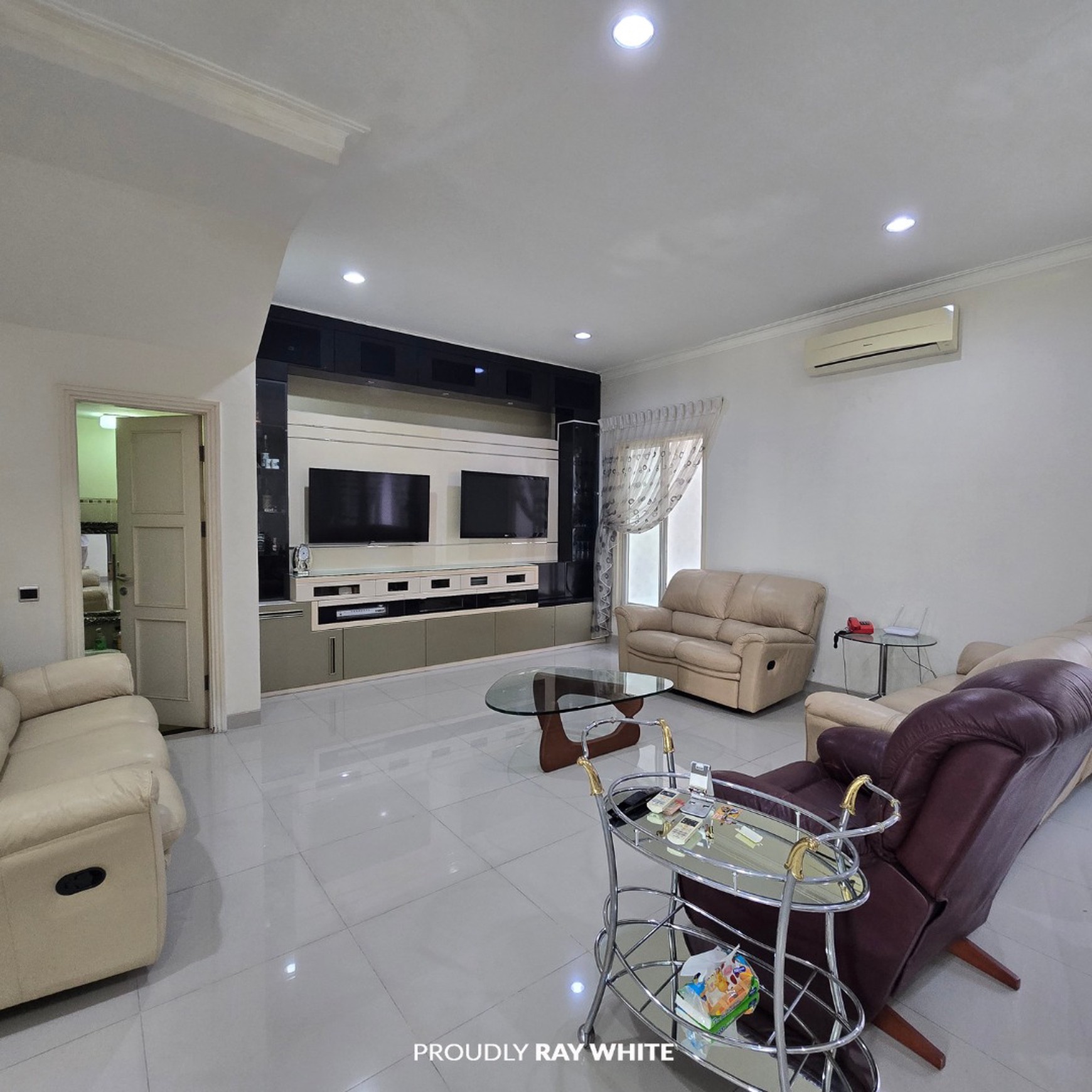Rumah di PHG Gading serpong hanya Jalan kaki 2 menit ke lapangan Golf