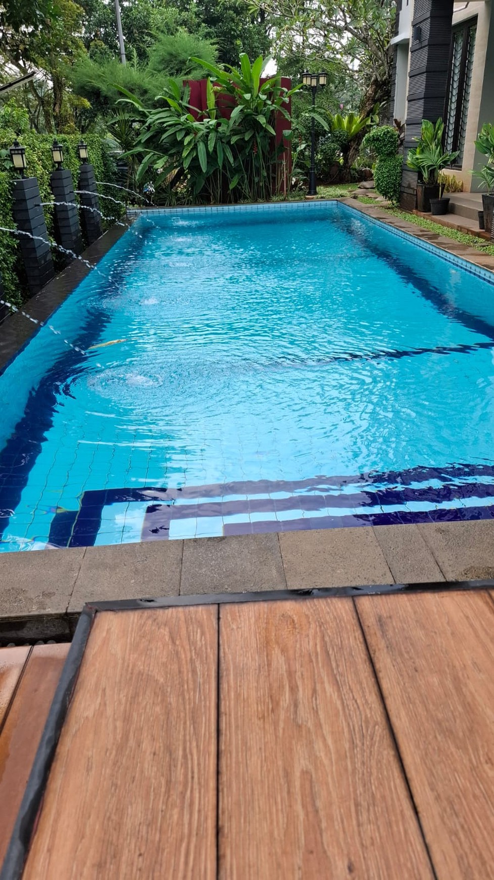 Banting harga. Rumah mewah dengan pool The Green Blossom Ville, BSD