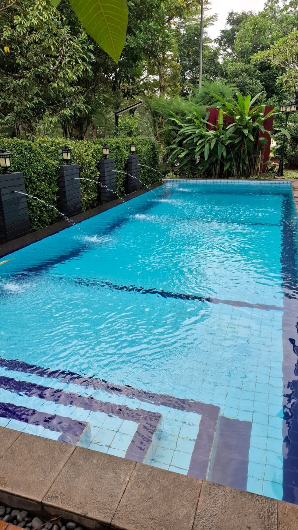 Banting harga. Rumah mewah dengan pool The Green Blossom Ville, BSD