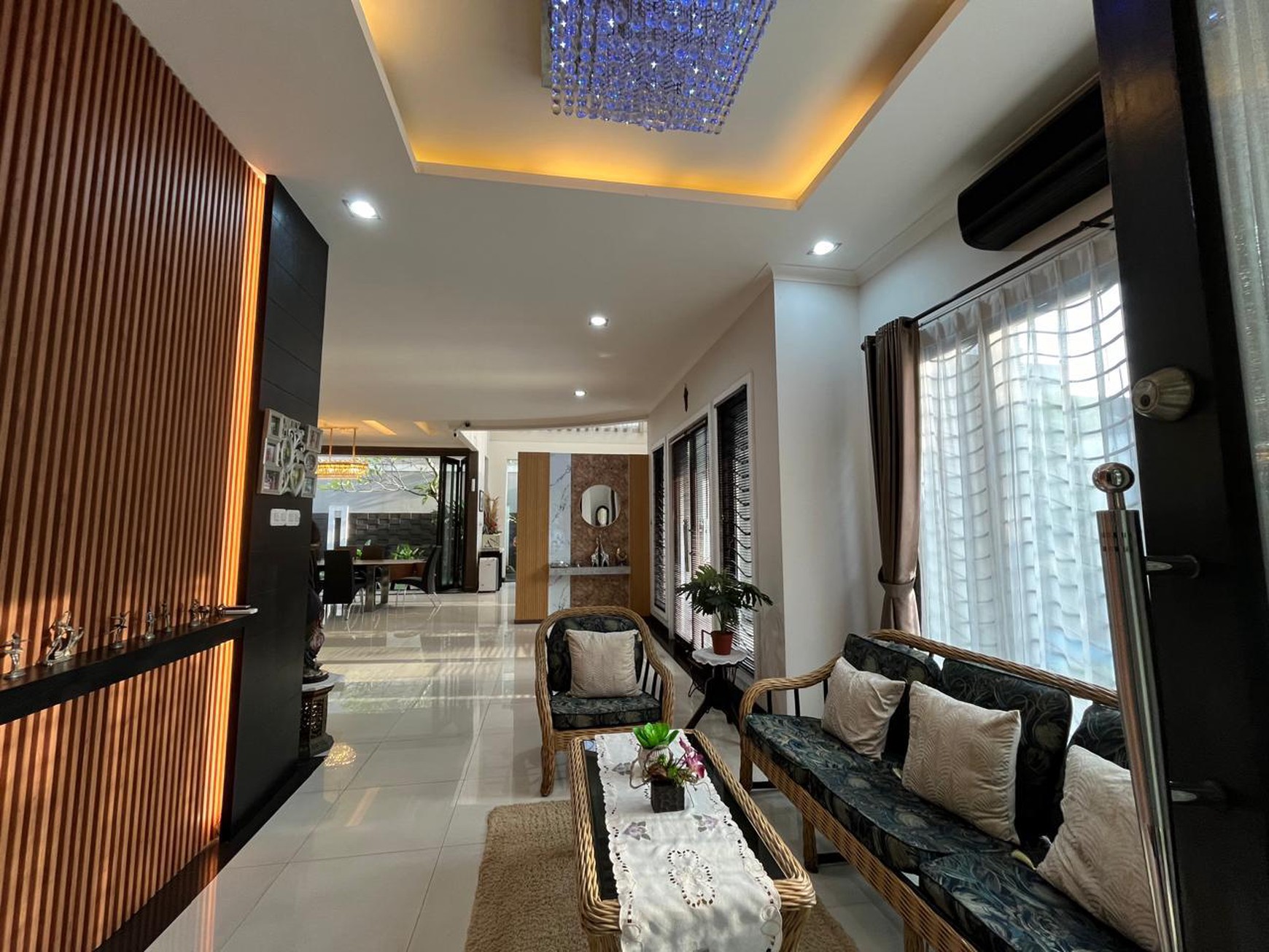 Banting harga. Rumah mewah dengan pool The Green Blossom Ville, BSD