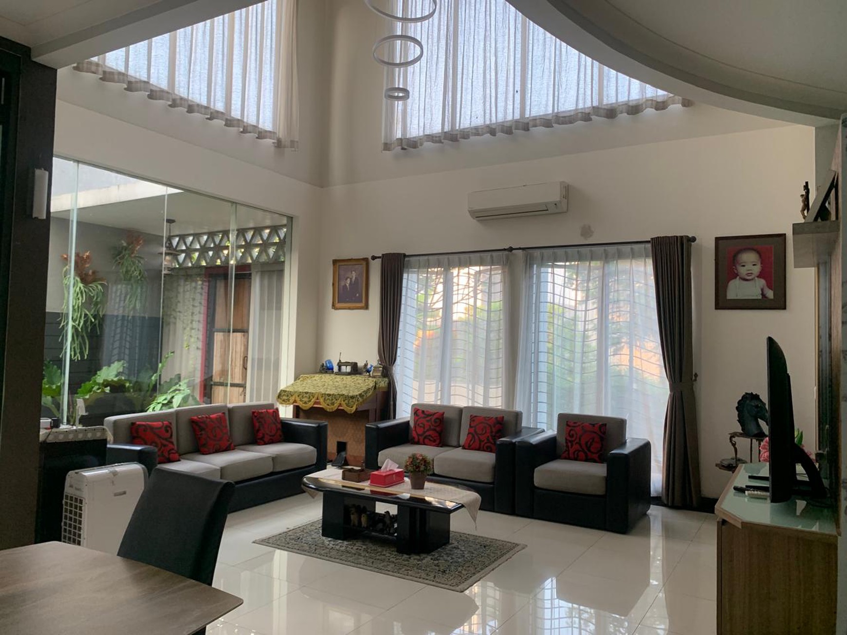 Banting harga. Rumah mewah dengan pool The Green Blossom Ville, BSD
