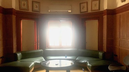 Disewakan Rumah Klasik Terawat di Area Menteng Cocok untuk Kantor