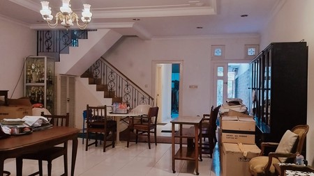 Rumah 300 m2 di kawasan Elit Menteng, terawat, bentuk tanah kotak, hanya 5 menit ke Bundaran HI