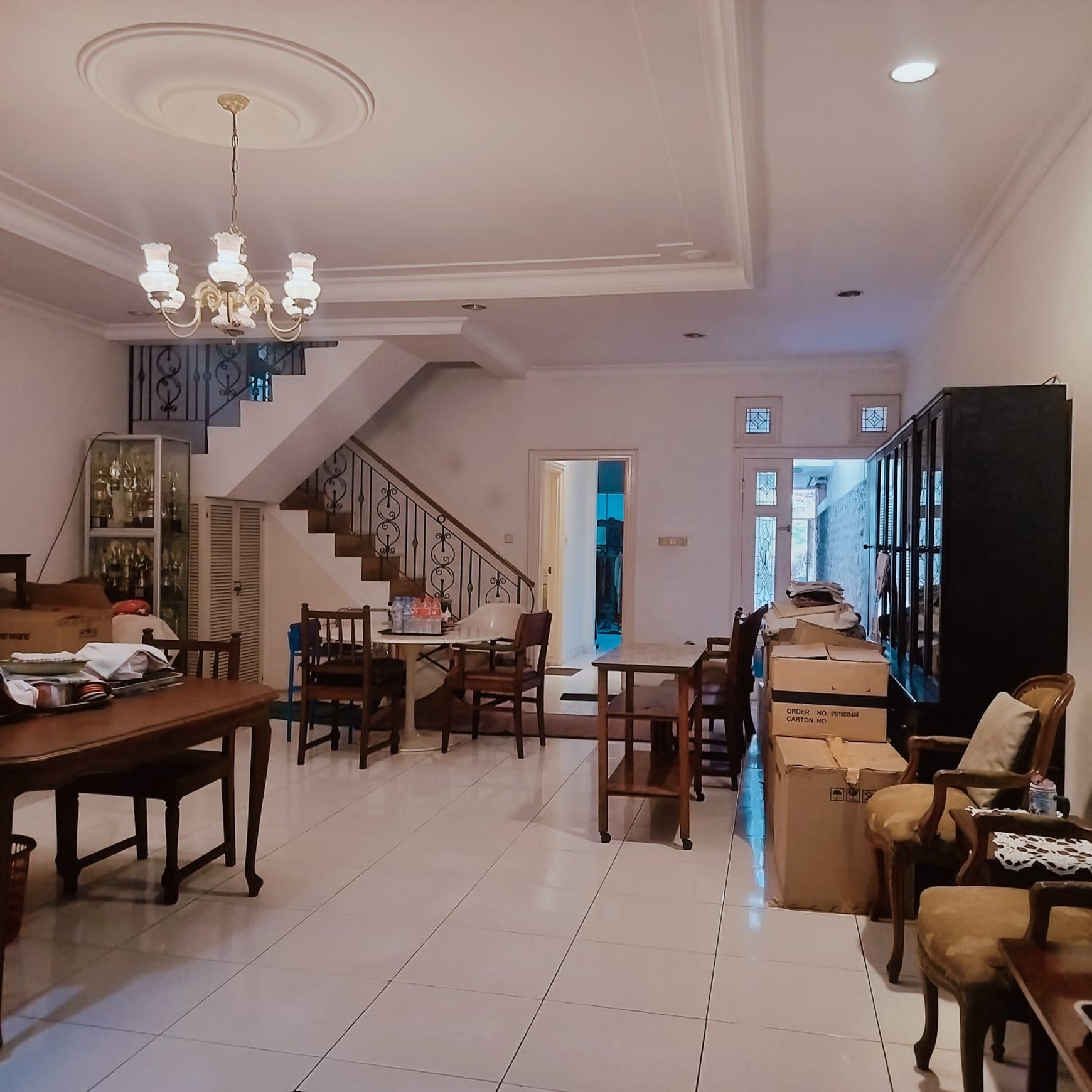 Rumah 300 m2 di kawasan Elit Menteng, terawat, bentuk tanah kotak, hanya 5 menit ke Bundaran HI