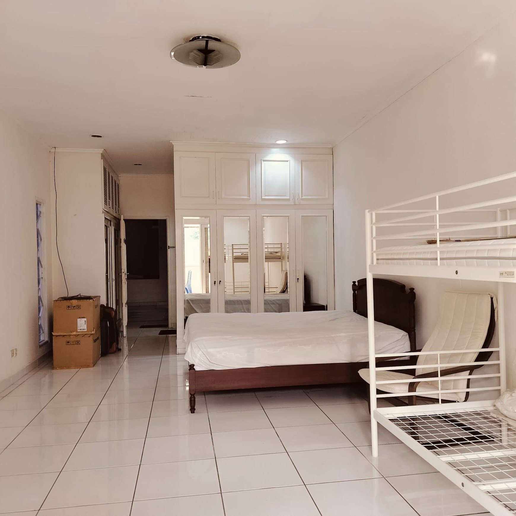Rumah 300 m2 di kawasan Elit Menteng, terawat, bentuk tanah kotak, hanya 5 menit ke Bundaran HI