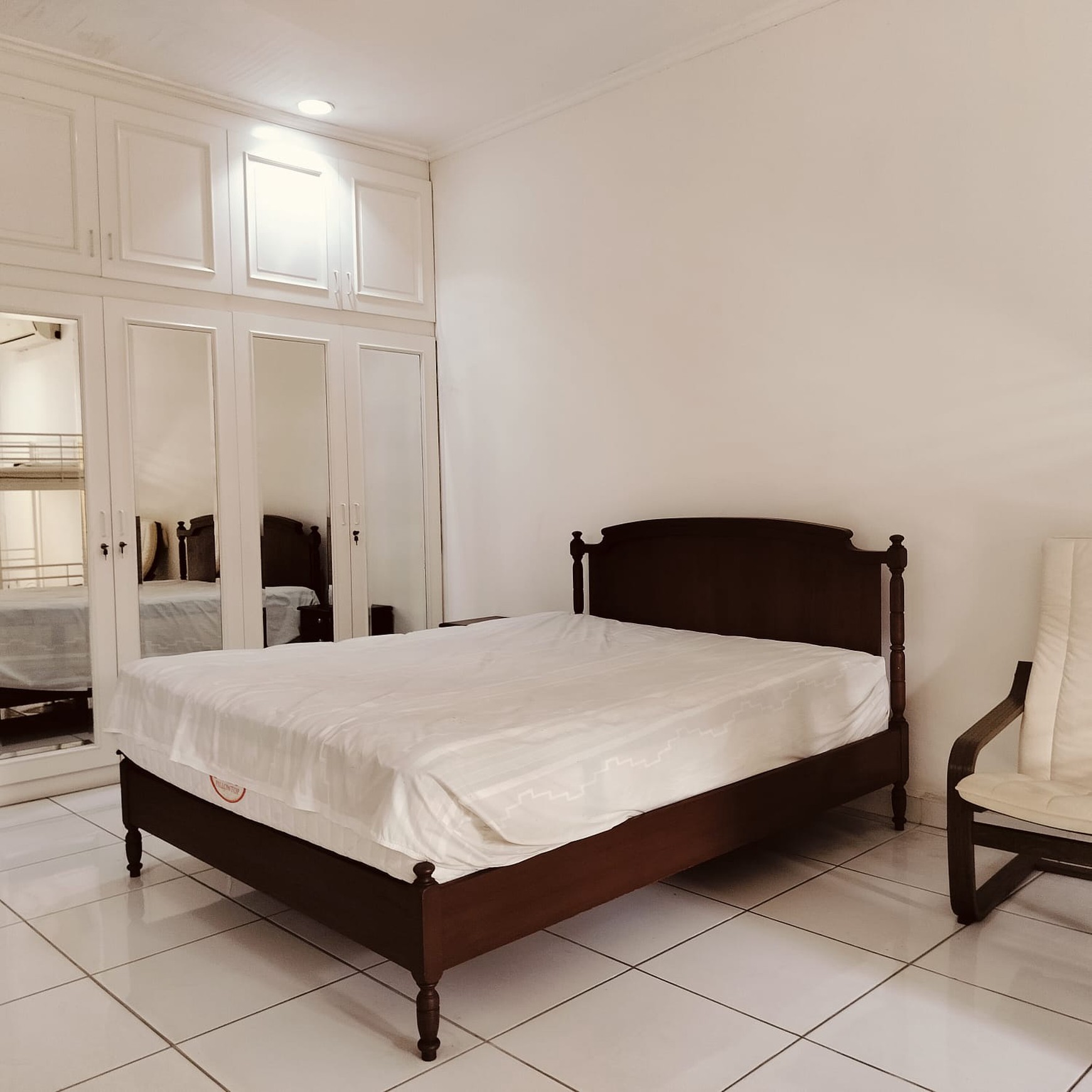 Rumah 300 m2 di kawasan Elit Menteng, terawat, bentuk tanah kotak, hanya 5 menit ke Bundaran HI