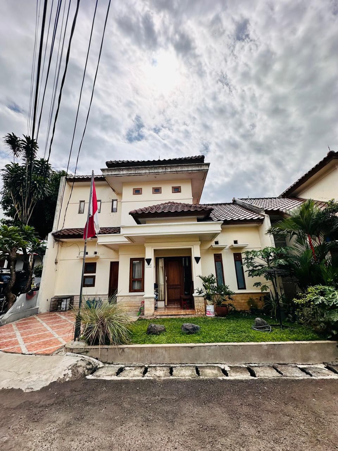 Rumah di Ciputat Posisi HOOK Bagus Siap Huni SHM