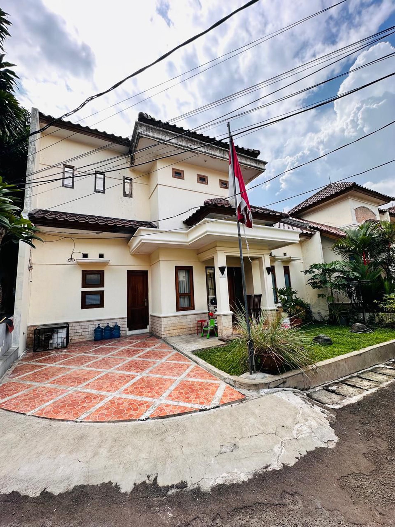 Rumah di Ciputat Posisi HOOK Bagus Siap Huni SHM