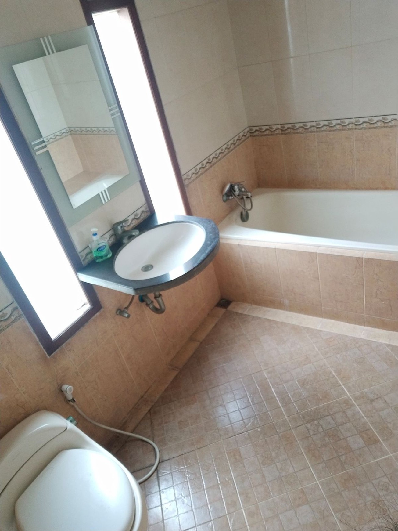Rumah di Ciputat Posisi HOOK Bagus Siap Huni SHM