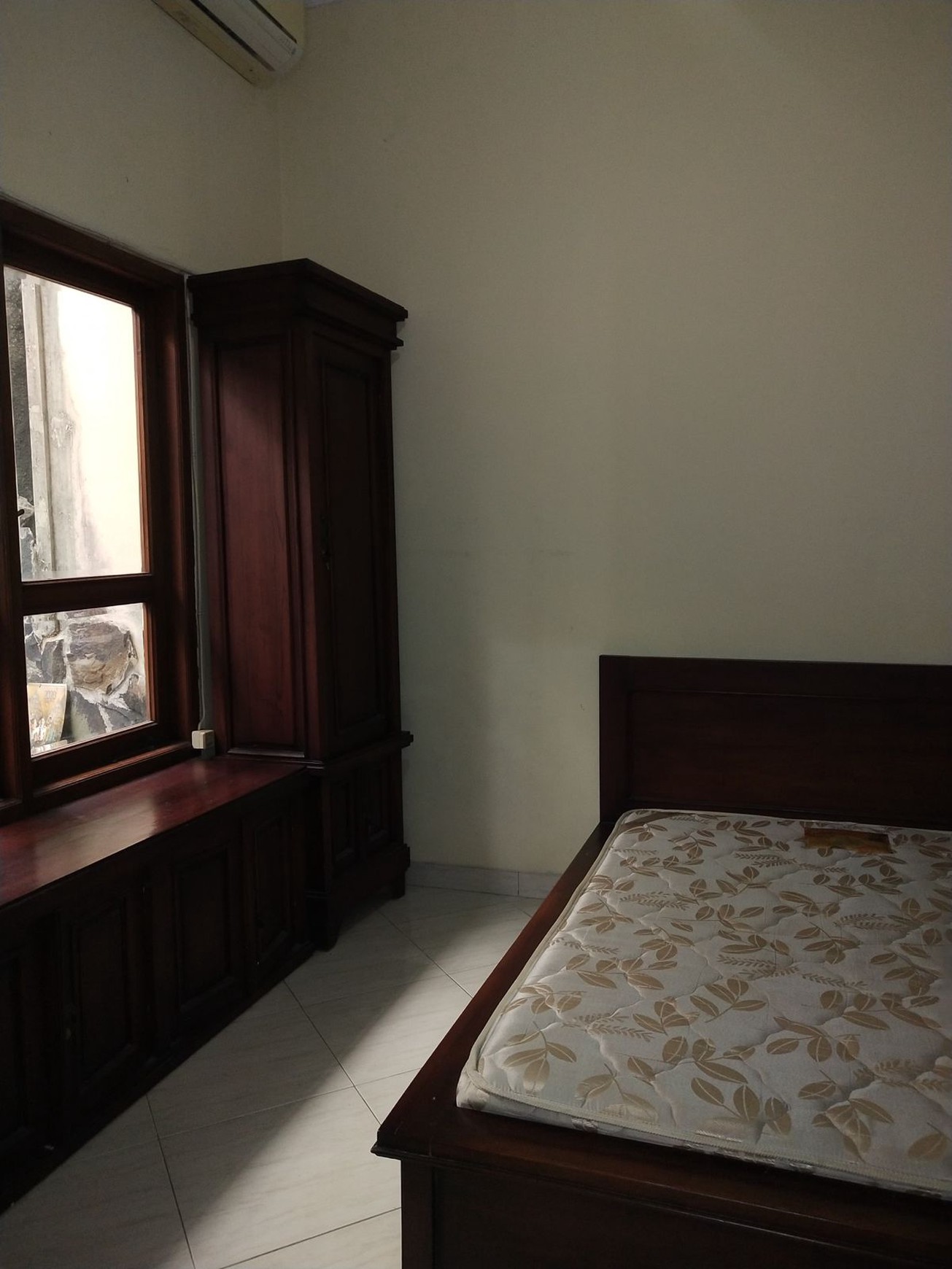 Rumah di Ciputat Posisi HOOK Bagus Siap Huni SHM