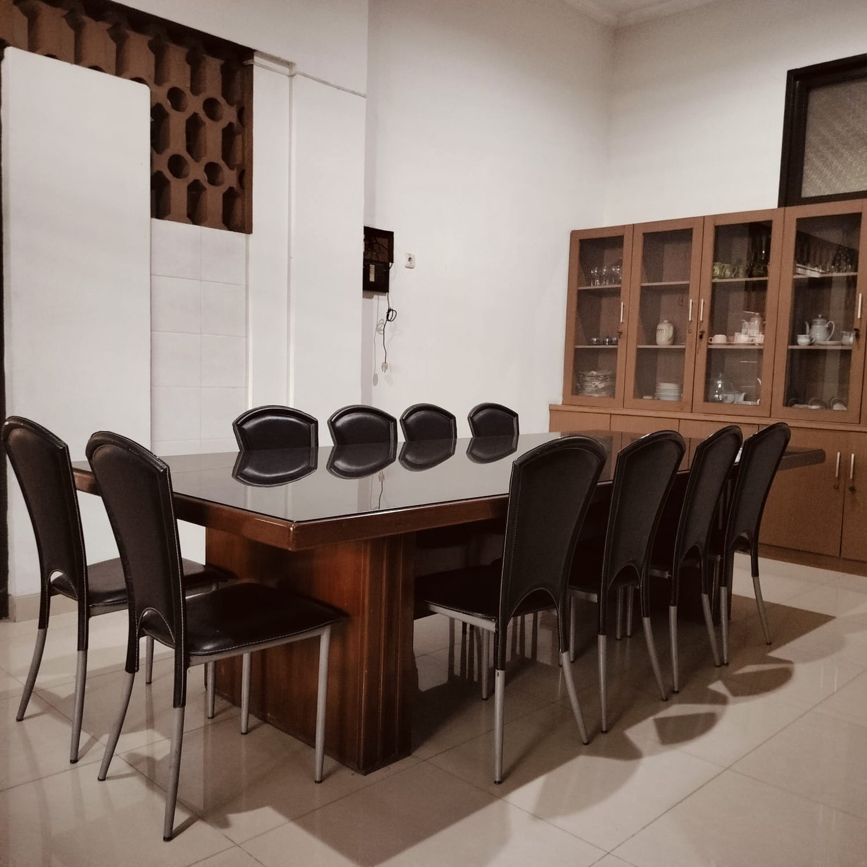 Rumah dikawasan Elit Jl. Prambanan, Menteng. Cocok untuk tempat tinggal Duta Besar, atau guesthouse premium, 10 menit ke Bundaran HI.
