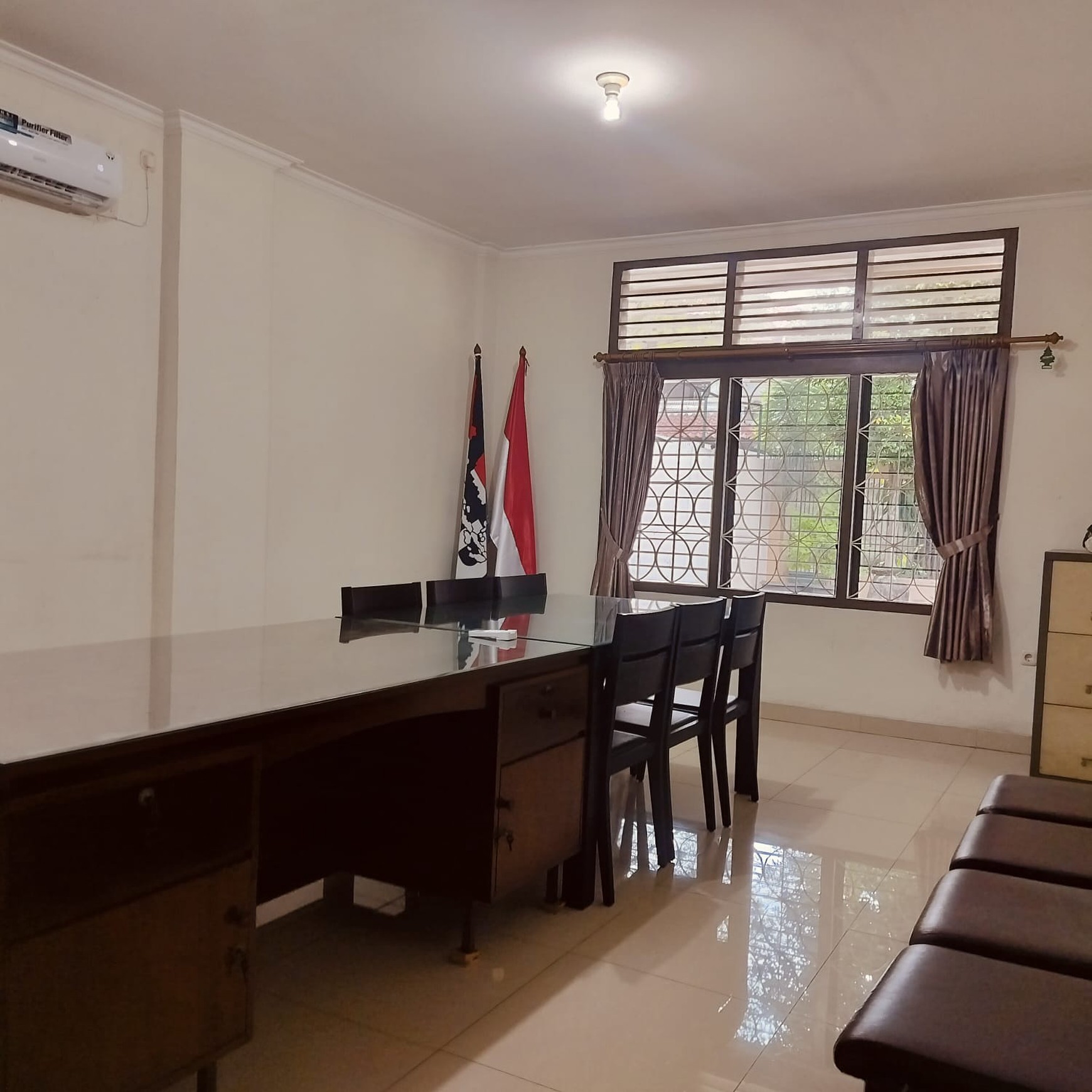 Rumah dikawasan Elit Jl. Prambanan, Menteng. Cocok untuk tempat tinggal Duta Besar, atau guesthouse premium, 10 menit ke Bundaran HI.