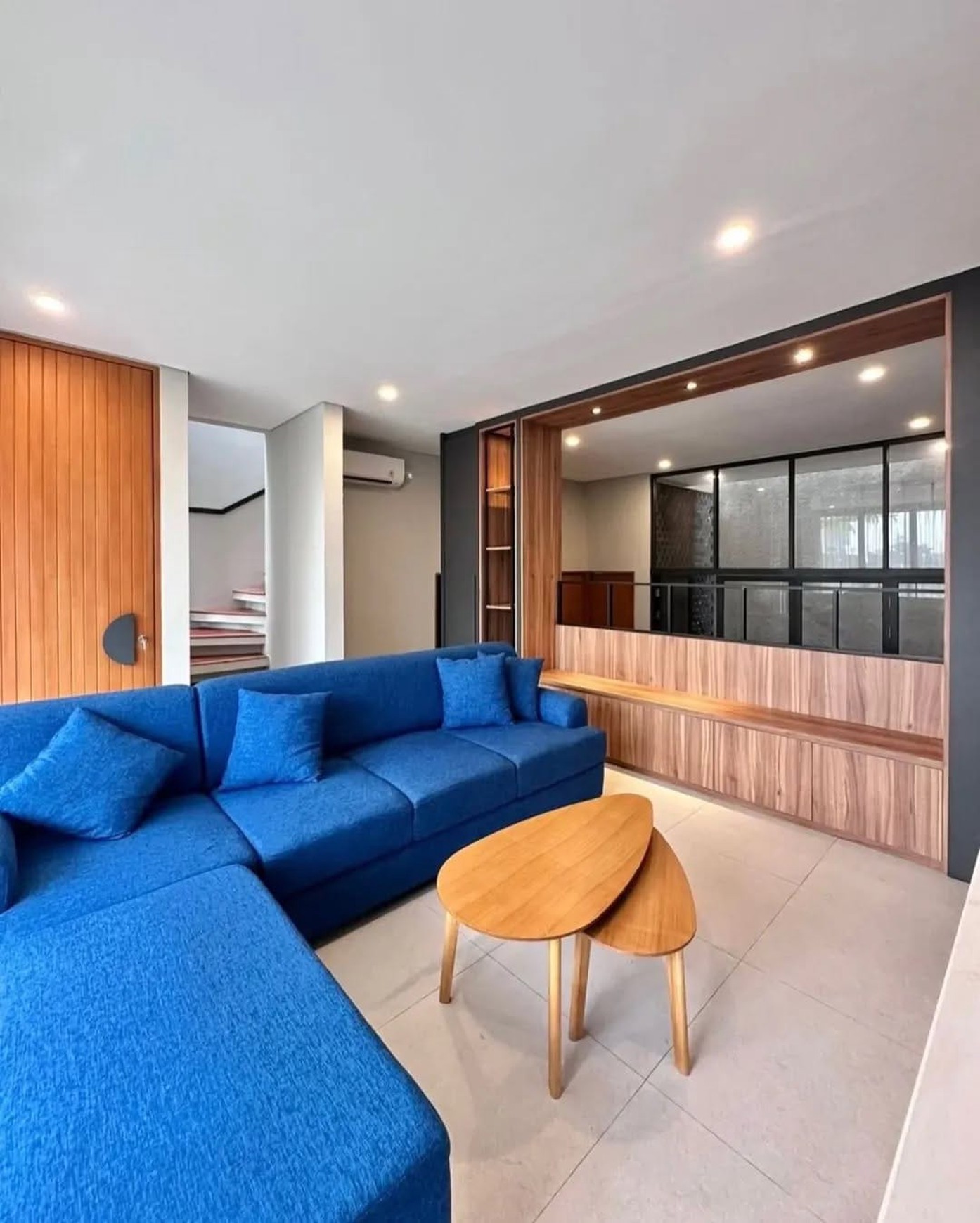 Brand NEW di Jak Sel!! Rumah 3 Lantai Cantik Semi Furnished Siap Huni @Pejaten, Jakarta Selatan