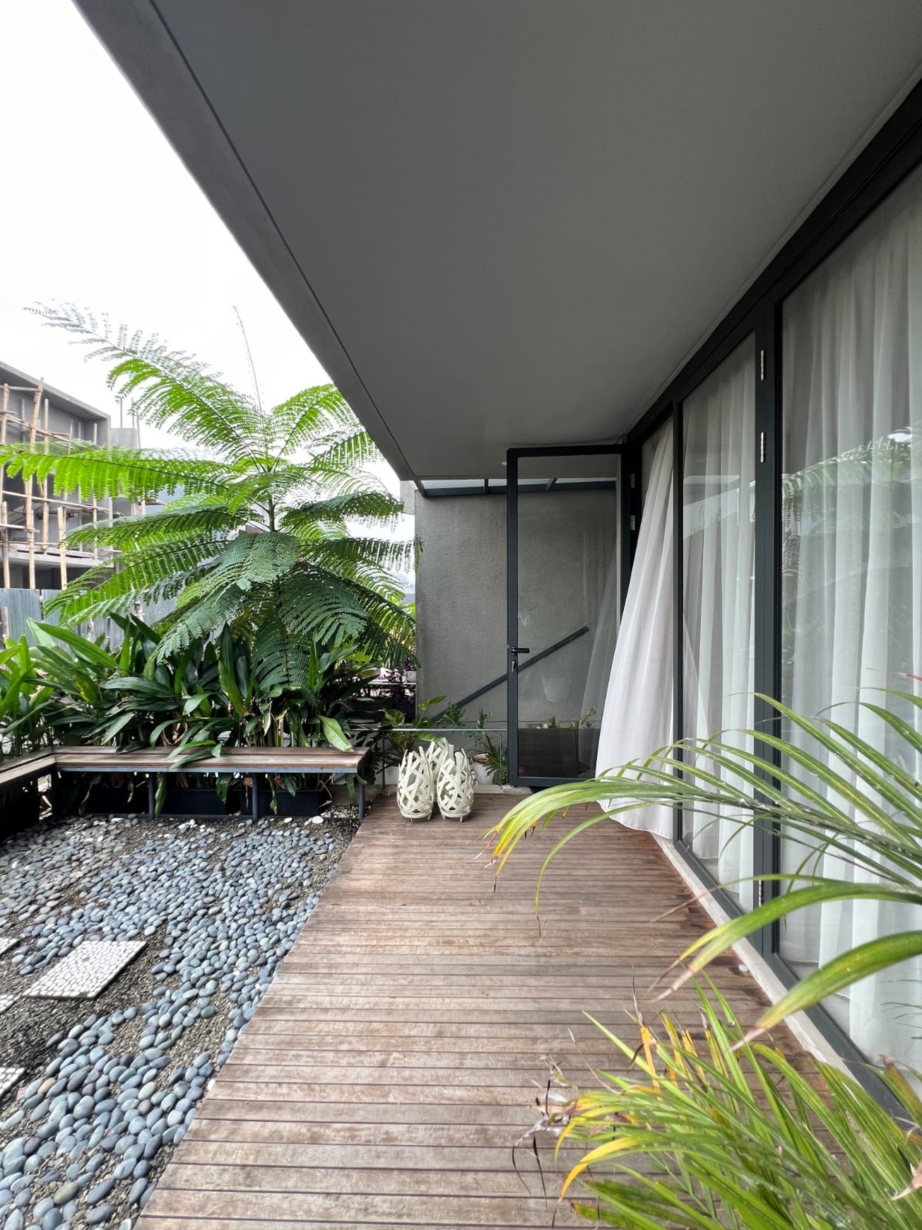 Brand NEW di Jak Sel!! Rumah 3 Lantai Cantik Semi Furnished Siap Huni @Pejaten, Jakarta Selatan