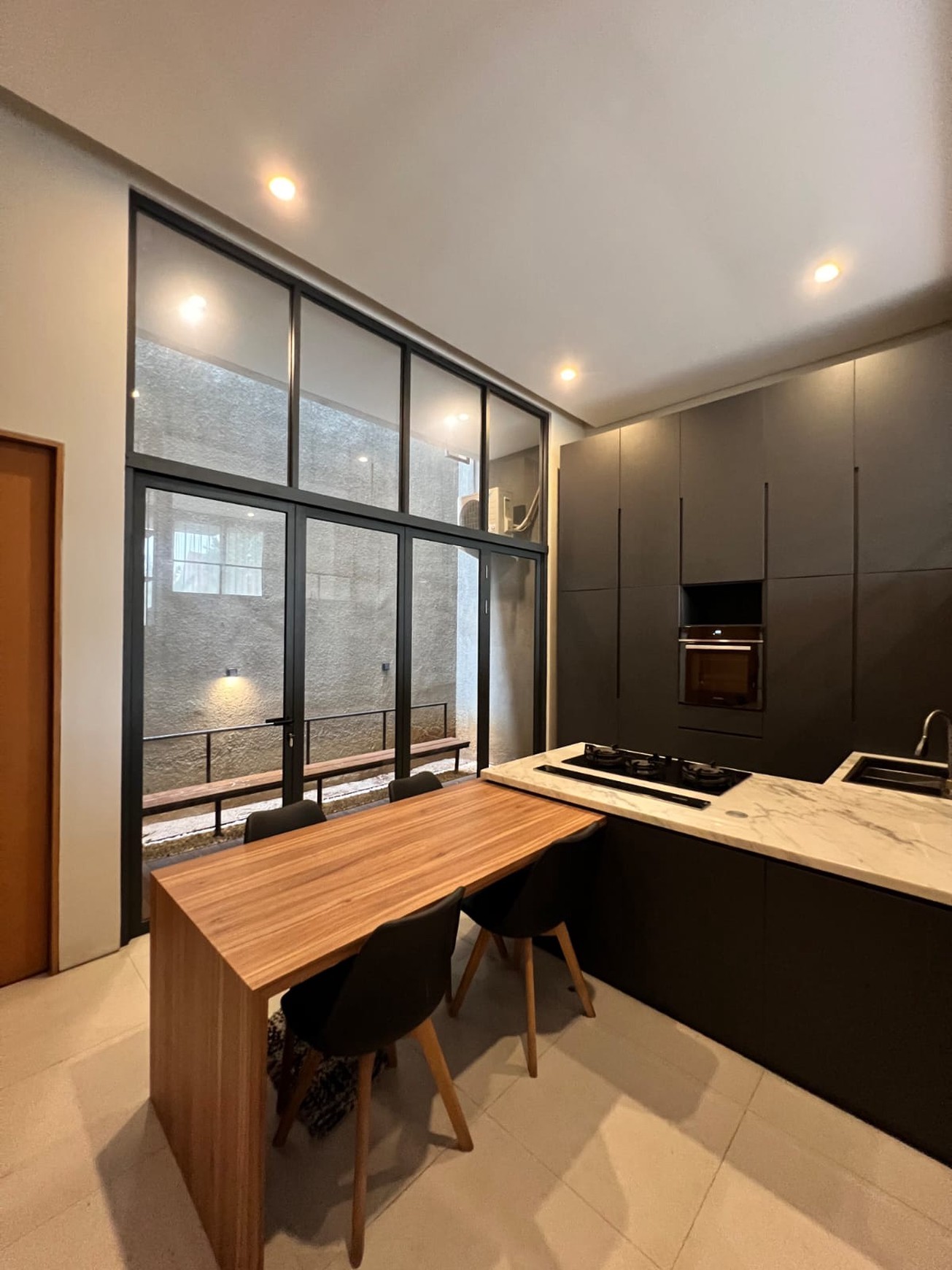 Brand NEW di Jak Sel!! Rumah 3 Lantai Cantik Semi Furnished Siap Huni @Pejaten, Jakarta Selatan