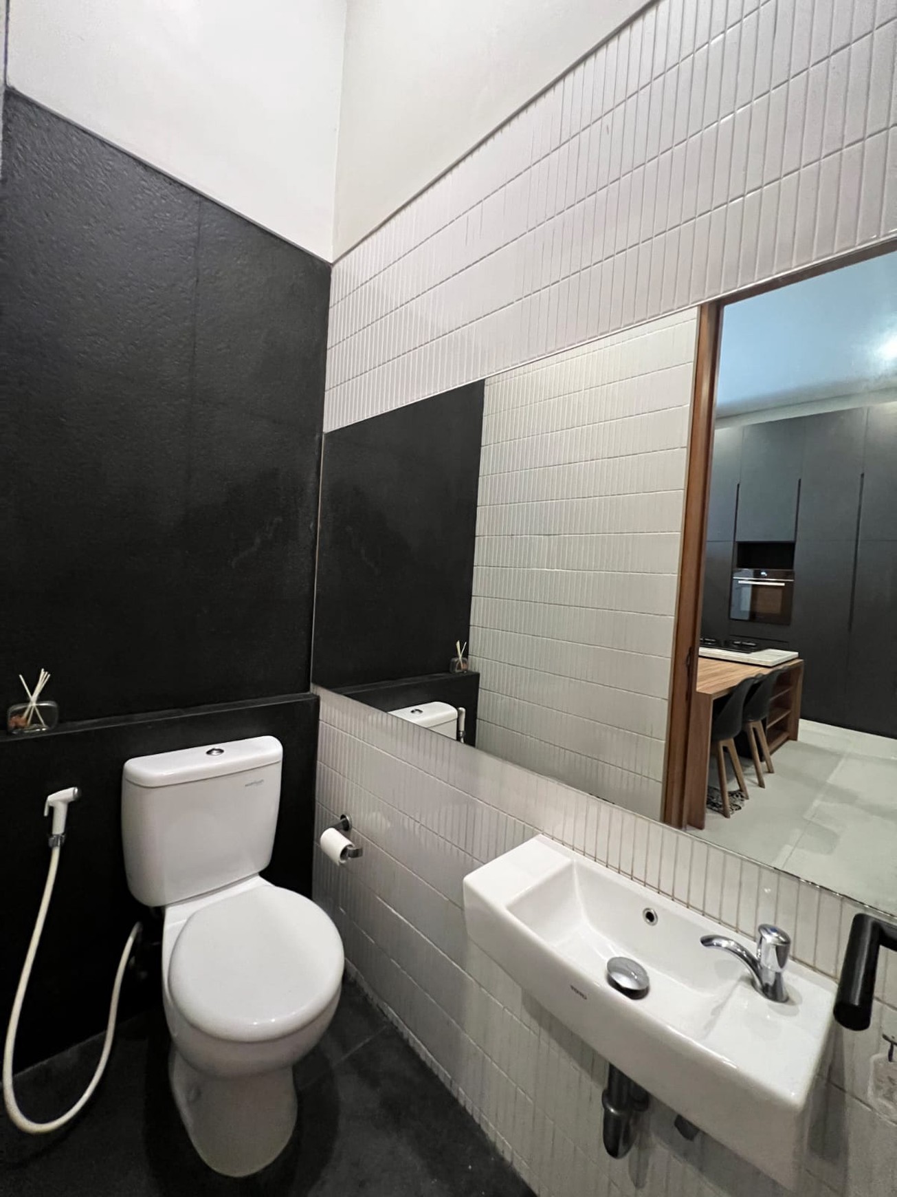 Brand NEW di Jak Sel!! Rumah 3 Lantai Cantik Semi Furnished Siap Huni @Pejaten, Jakarta Selatan