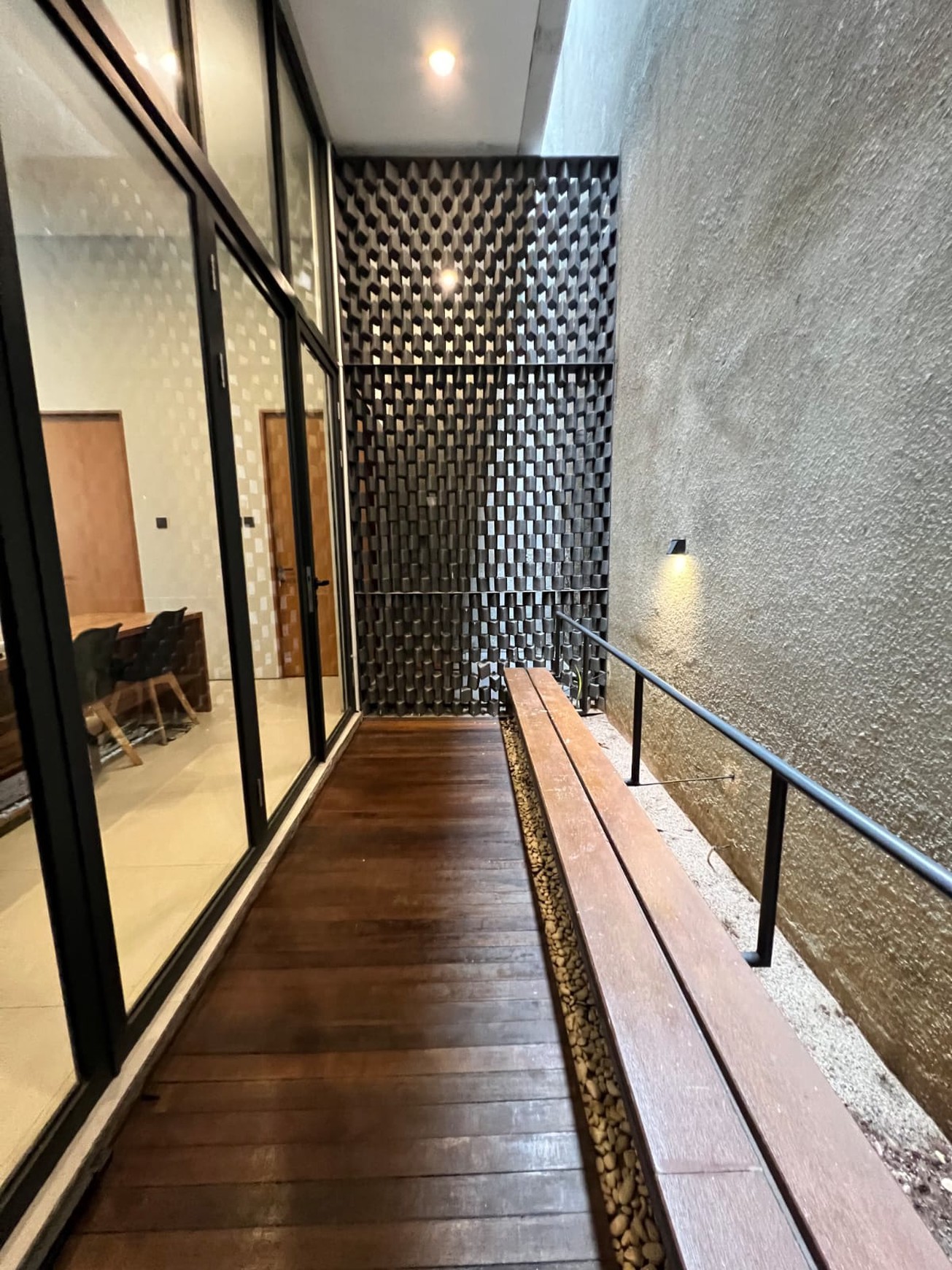 Brand NEW di Jak Sel!! Rumah 3 Lantai Cantik Semi Furnished Siap Huni @Pejaten, Jakarta Selatan