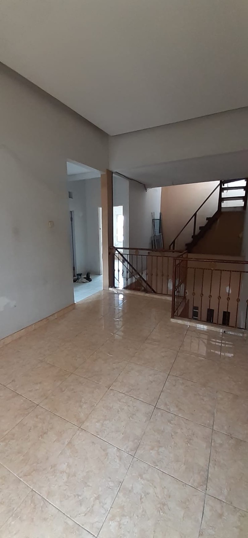 Rumah 2 Lantai Siap Huni dengan Hunian Nyaman dan Asri @Sektor 9, Bintaro.