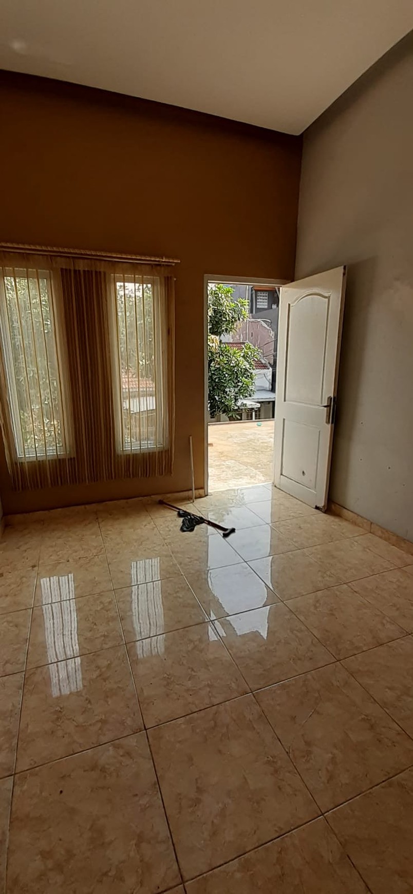 Rumah 2 Lantai Siap Huni dengan Hunian Nyaman dan Asri @Sektor 9, Bintaro.