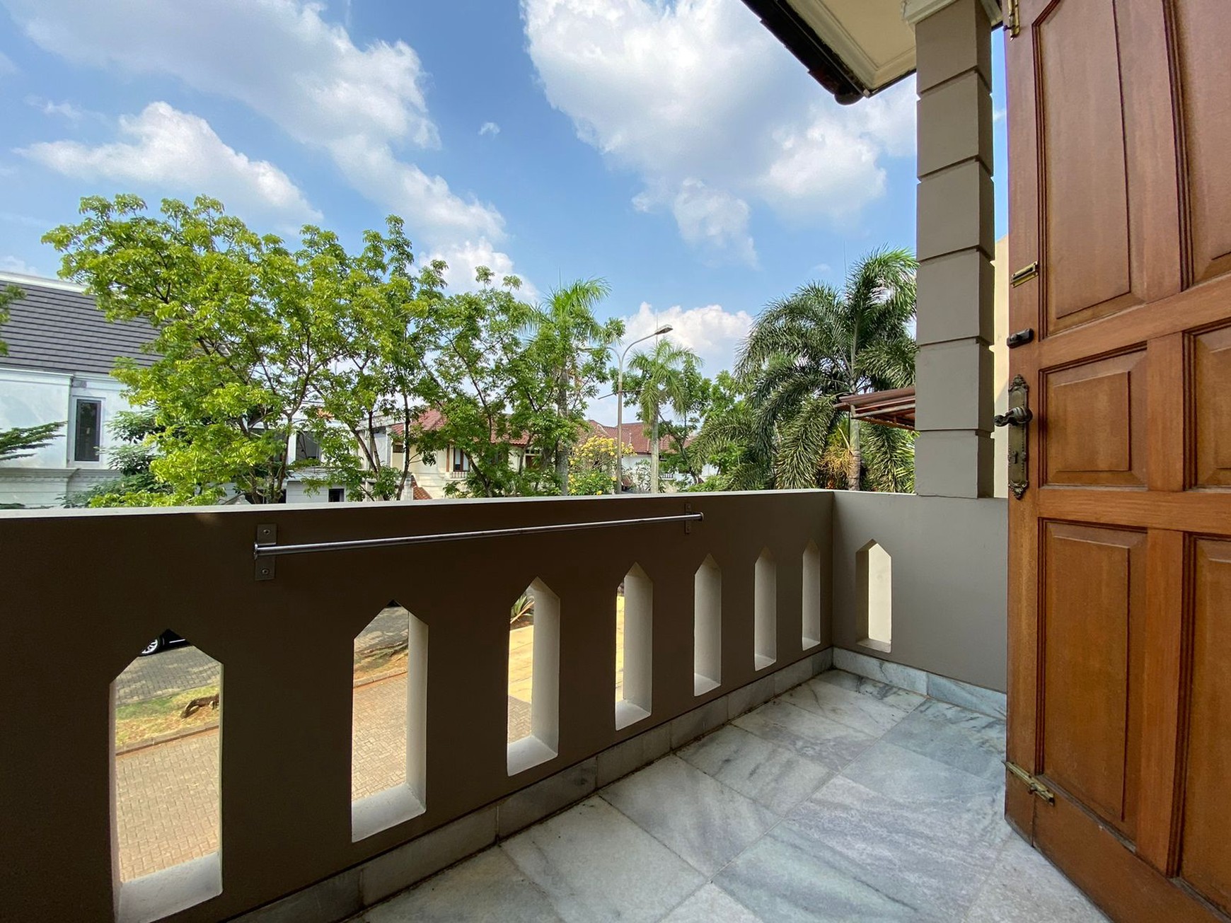 Hunian Cozy Siap Huni dalam Komplek Asri Cirendeu dengan Harga Super Terjangkau