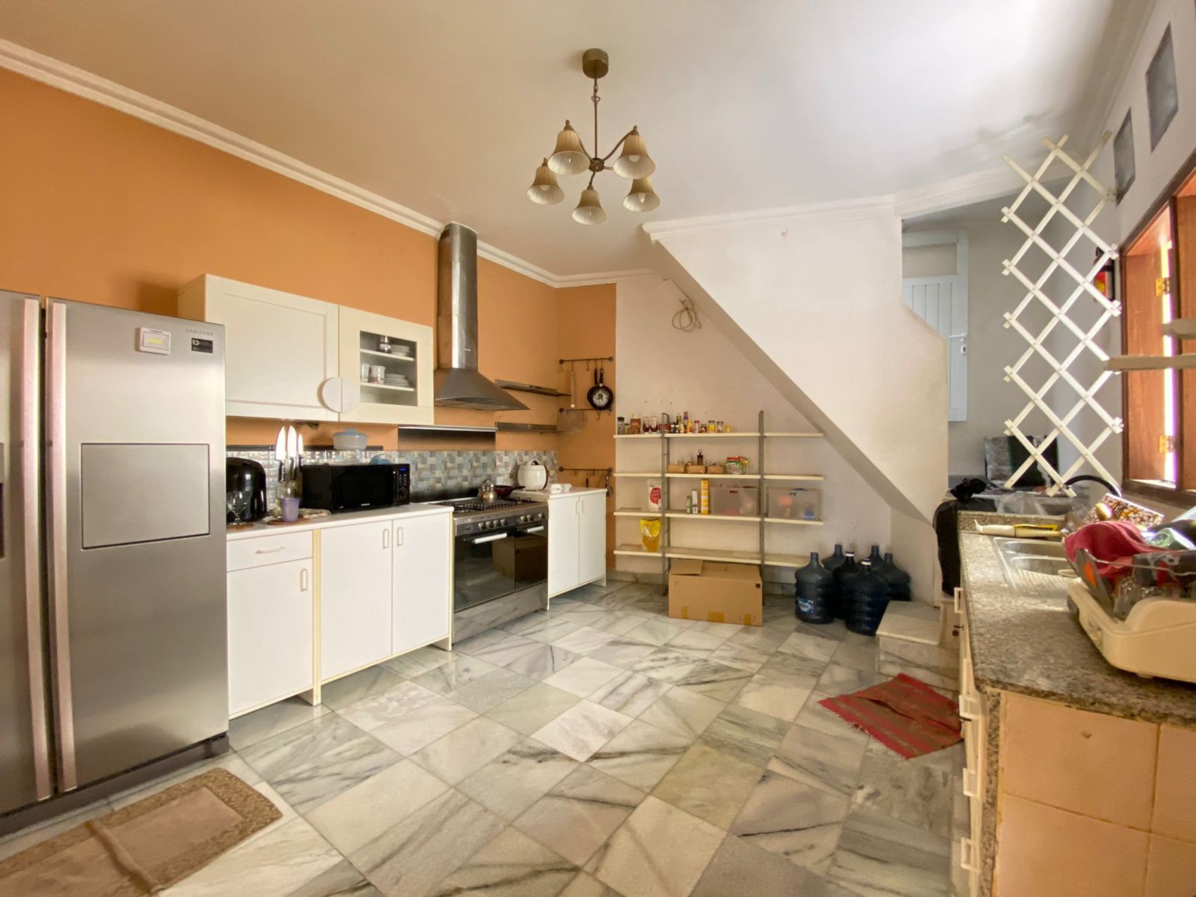 Hunian Cozy Siap Huni dalam Komplek Asri Cirendeu dengan Harga Super Terjangkau