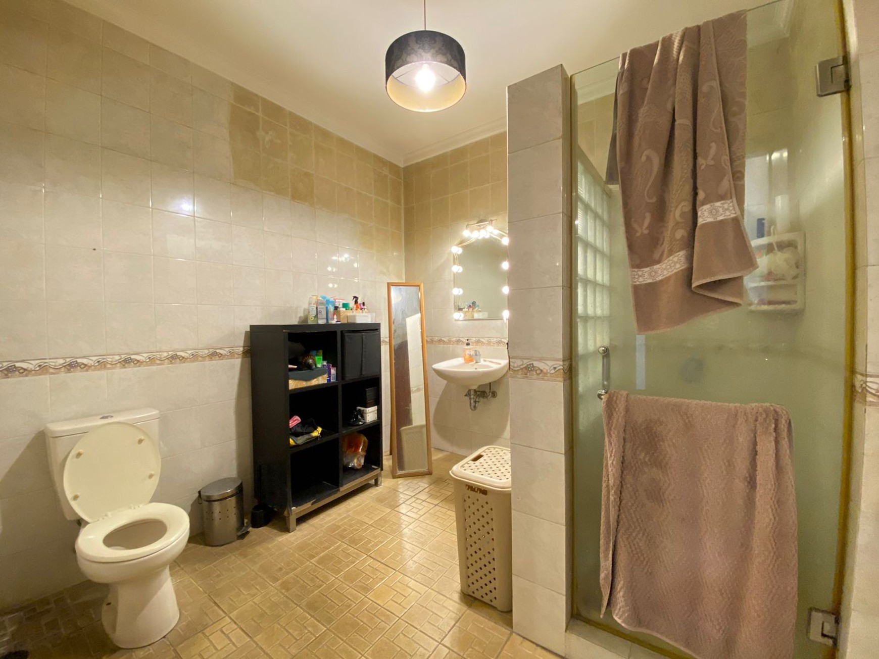 Hunian Cozy Siap Huni dalam Komplek Asri Cirendeu dengan Harga Super Terjangkau