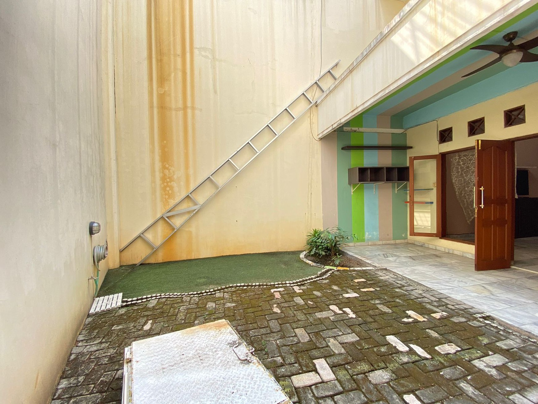 Hunian Cozy Siap Huni dalam Komplek Asri Cirendeu dengan Harga Super Terjangkau