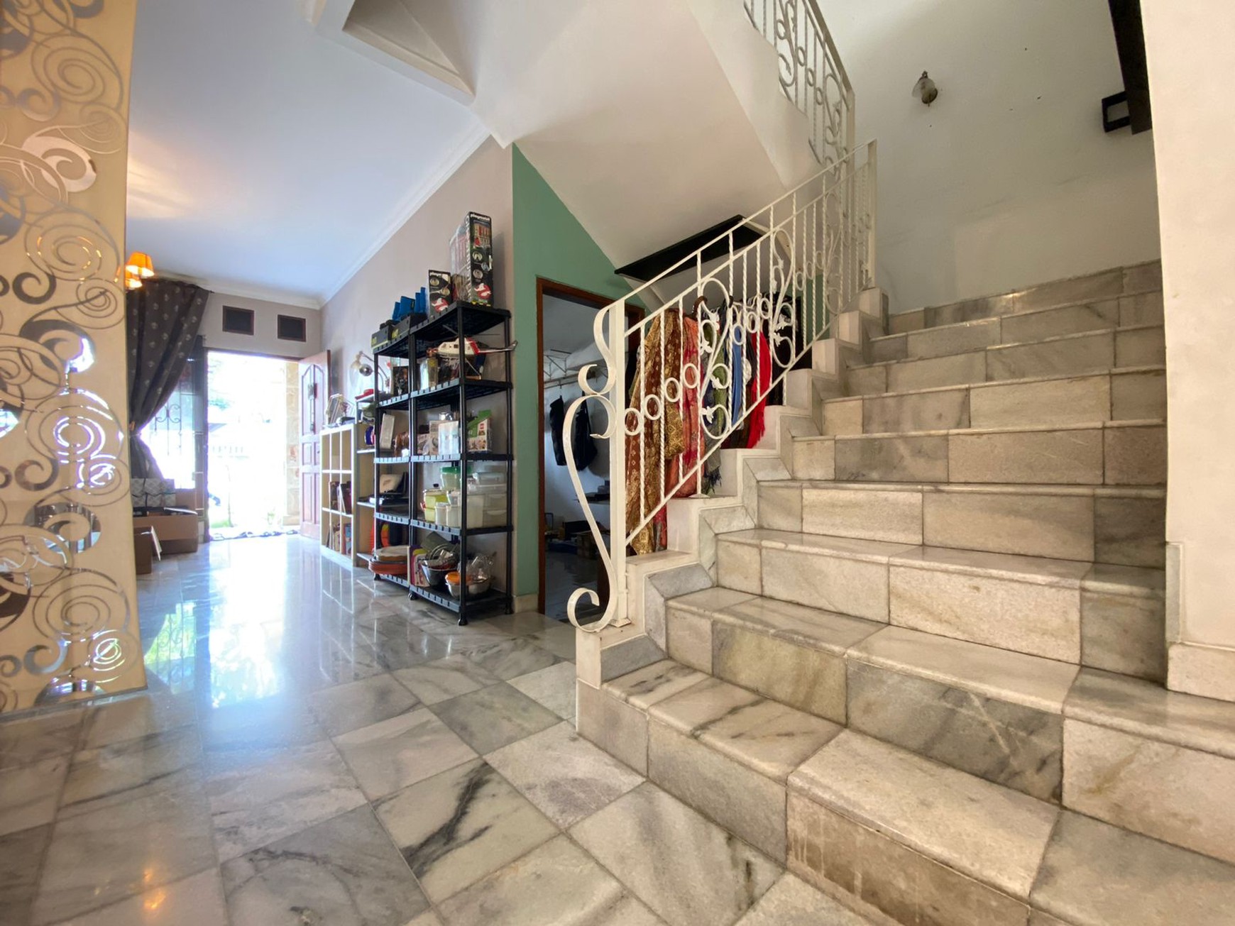 Hunian Cozy Siap Huni dalam Komplek Asri Cirendeu dengan Harga Super Terjangkau