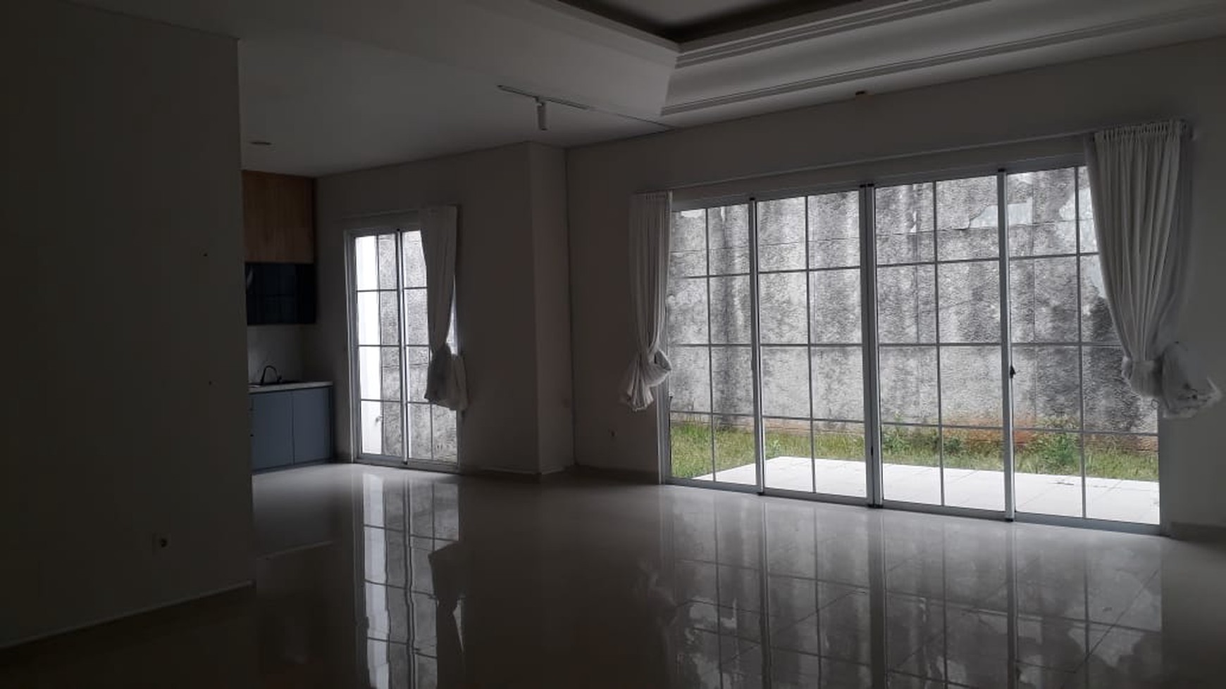For rent open space house semi furnish at De Park De Maja BSD CITY