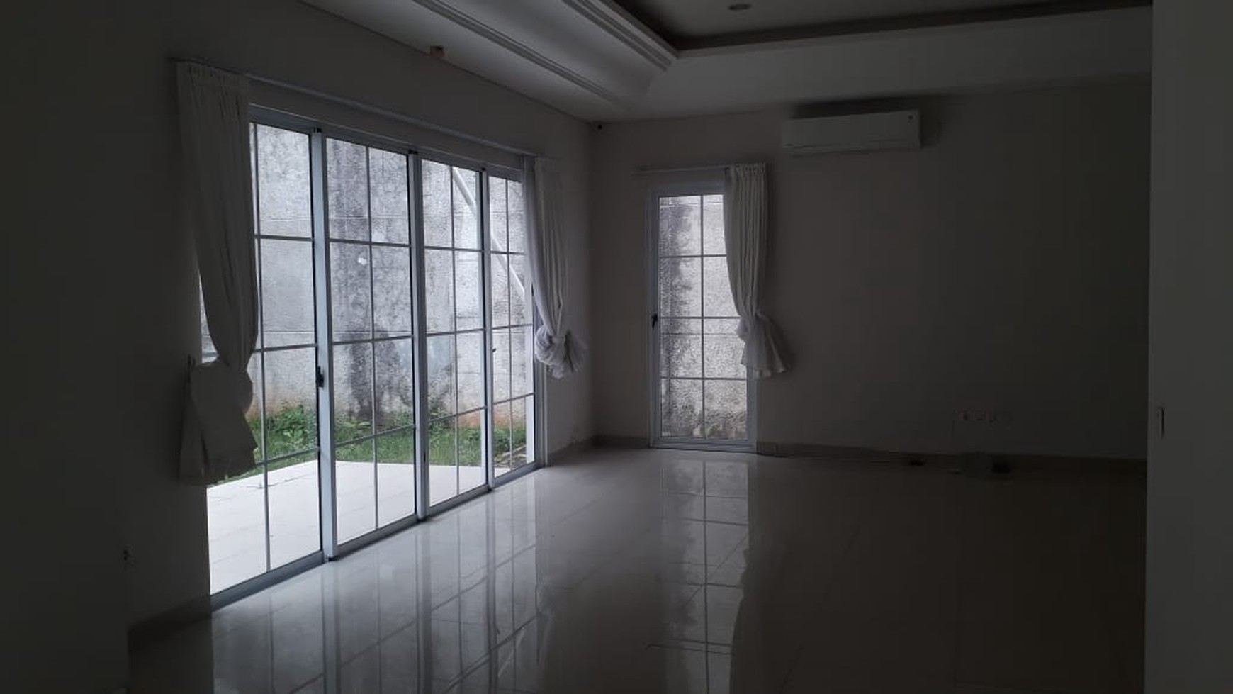 For rent open space house semi furnish at De Park De Maja BSD CITY