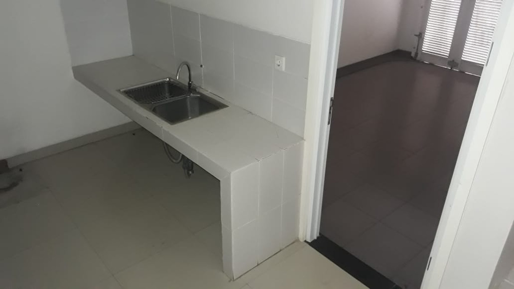 For rent open space house semi furnish at De Park De Maja BSD CITY