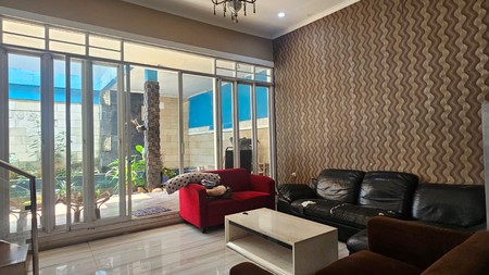 Rumah Mewah 2½ Lantai ada Kolam Berenang KM 5 KT 5 di Ciputat