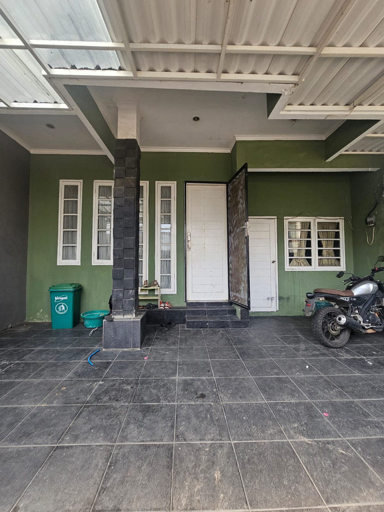 Rumah Mewah 2½ Lantai ada Kolam Berenang KM 5 KT 5 di Ciputat