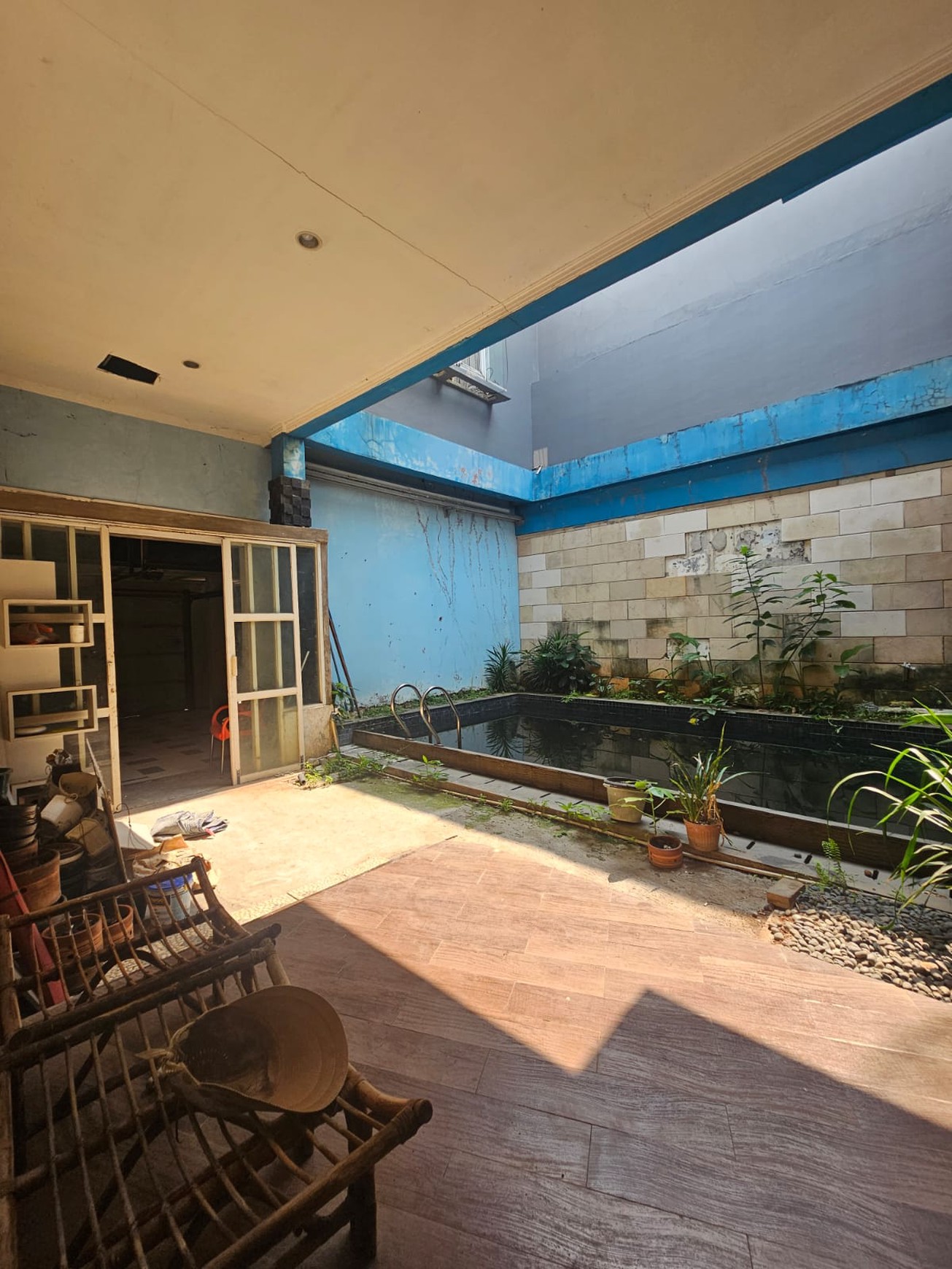 Rumah Mewah 2½ Lantai ada Kolam Berenang KM 5 KT 5 di Ciputat