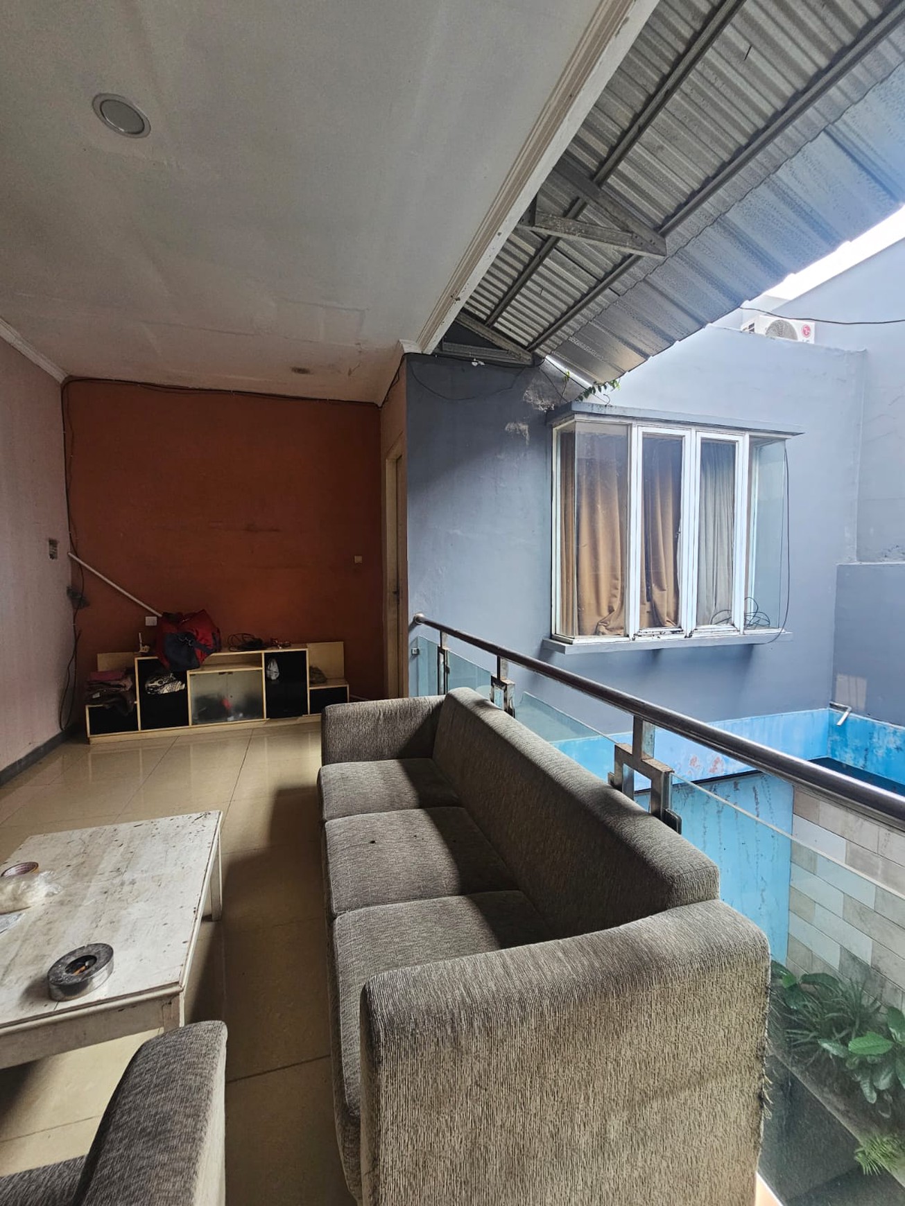 Rumah Mewah 2½ Lantai ada Kolam Berenang KM 5 KT 5 di Ciputat