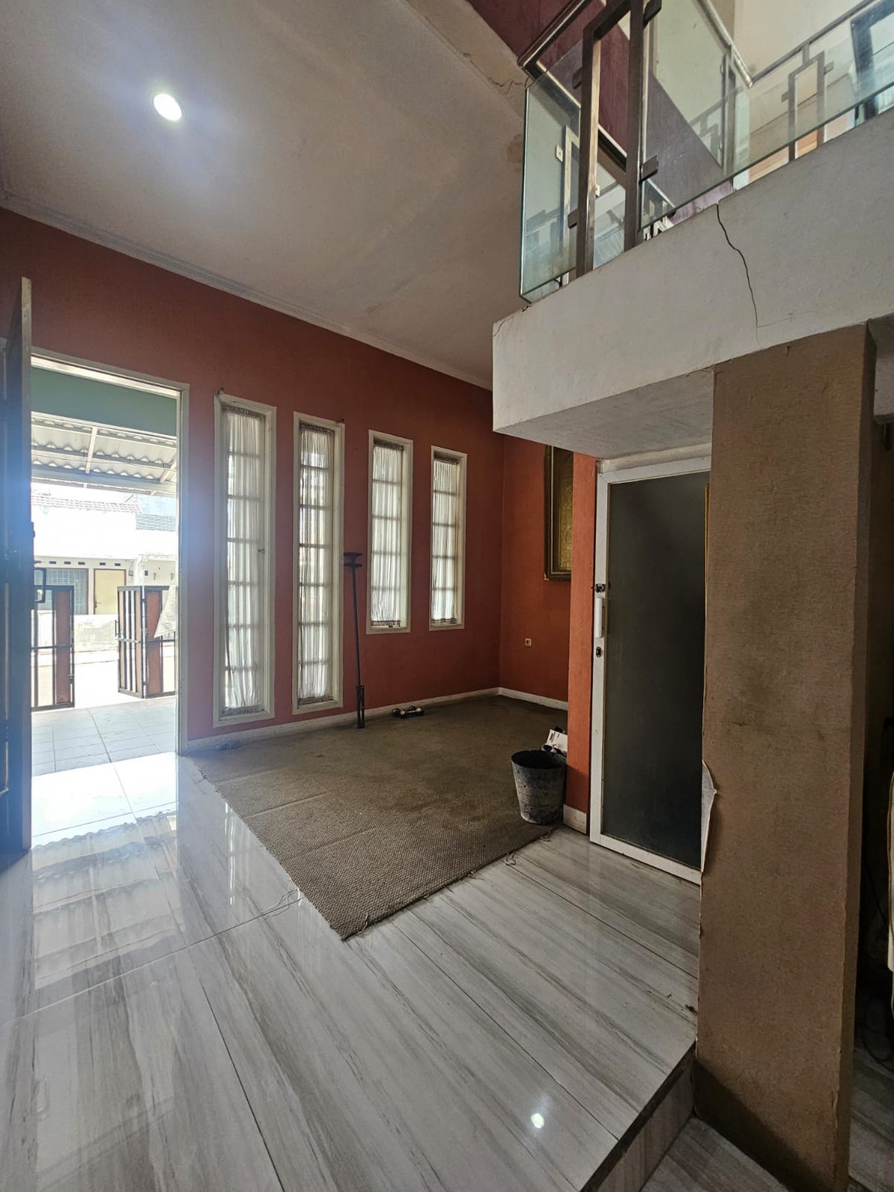 Rumah Mewah 2½ Lantai ada Kolam Berenang KM 5 KT 5 di Ciputat