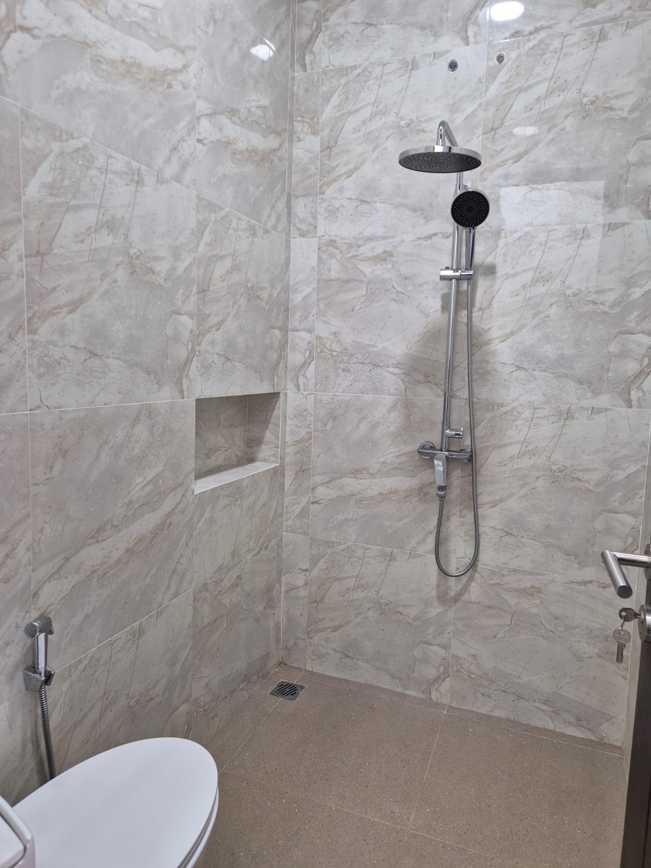 Rumah Brand New Modern design dengan lokasi stategis di Bintaro