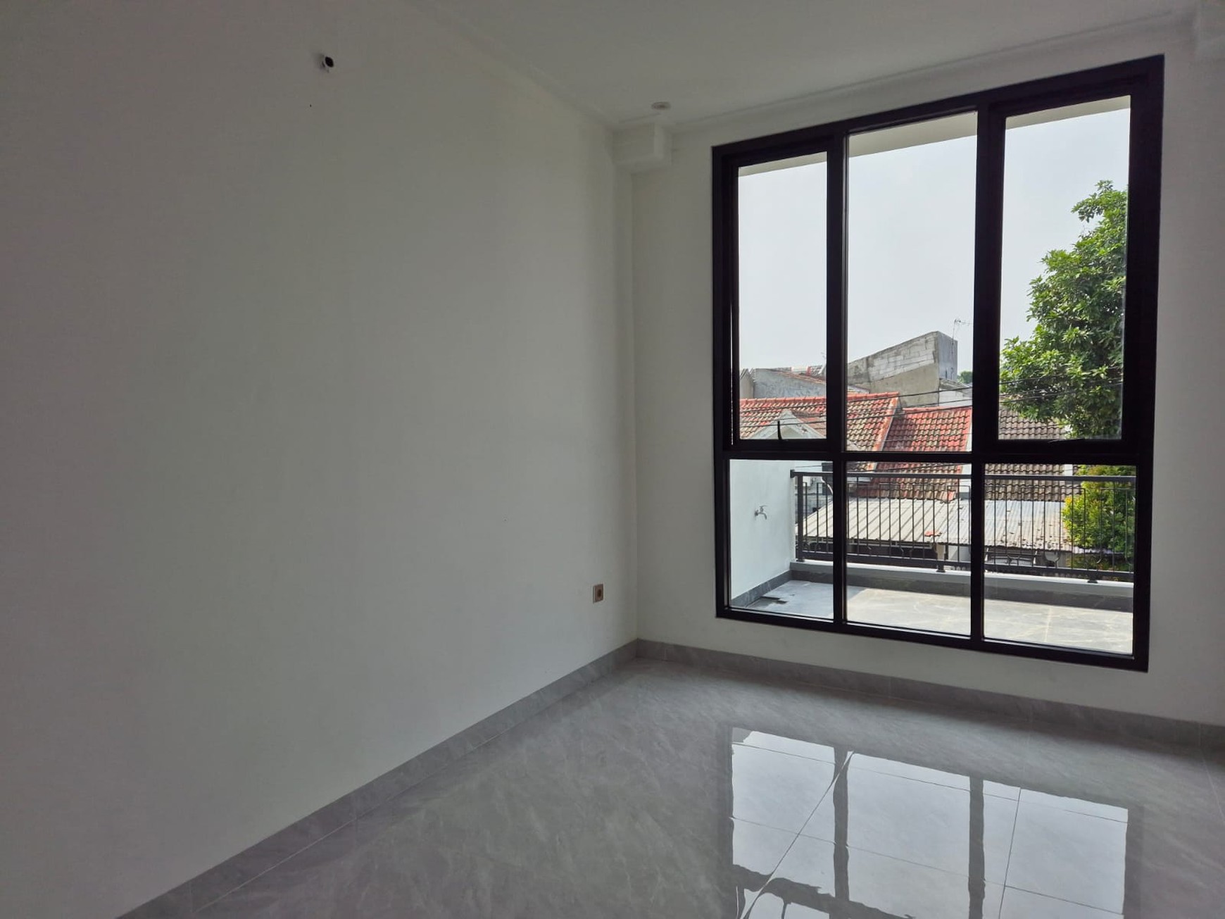 Rumah Brand New Modern design dengan lokasi stategis di Bintaro