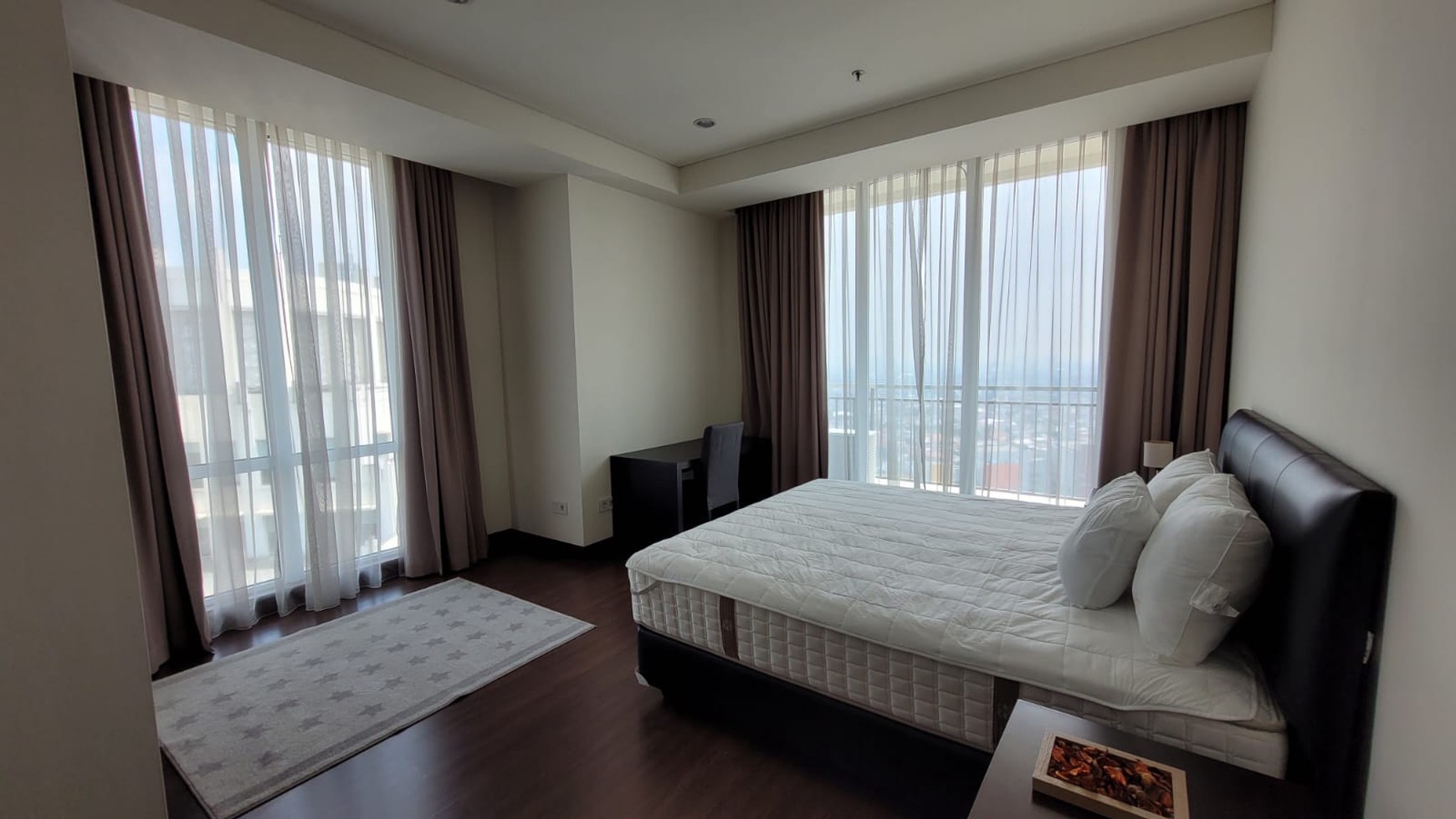 Luxurious 2 BR apartment in Pakubuwono House