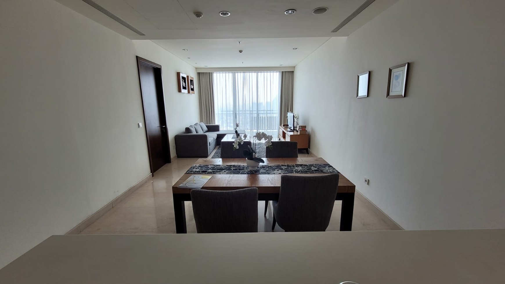 Luxurious 2 BR apartment in Pakubuwono House