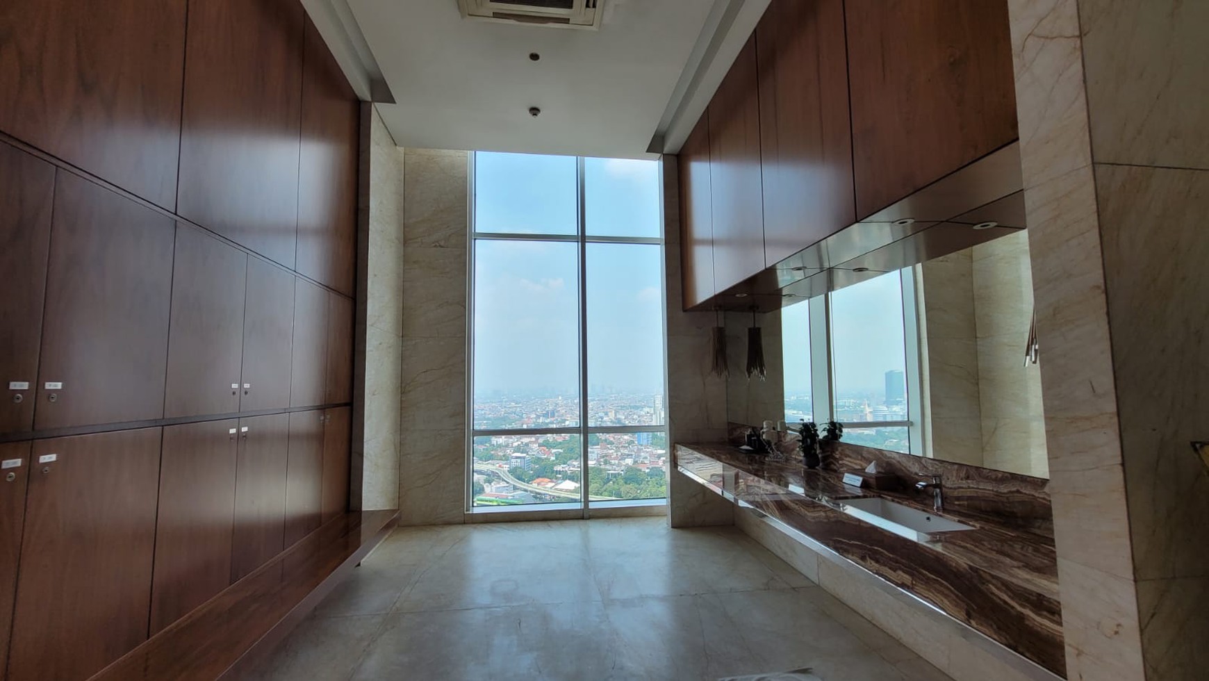 Luxurious 2 BR apartment in Pakubuwono House